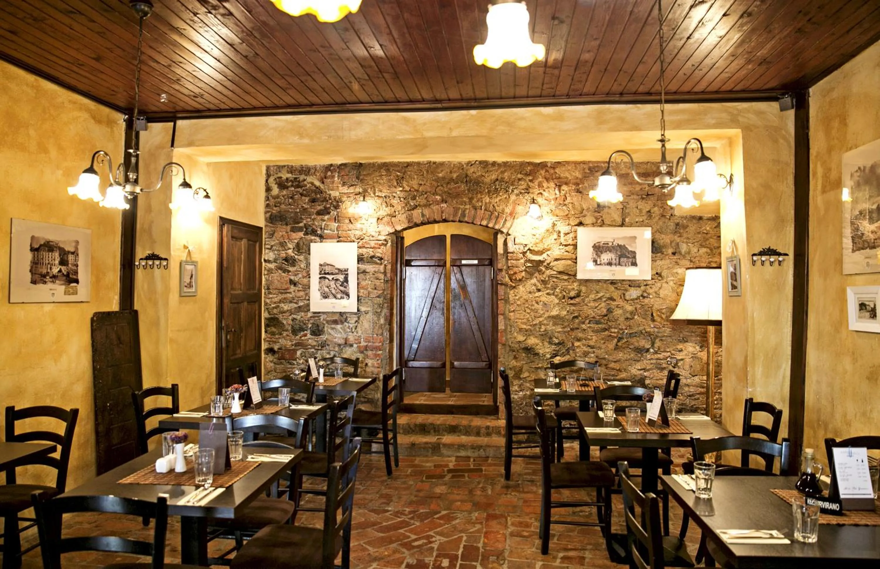 Restaurant/places to eat in Apartments Hiša Pod Gradom