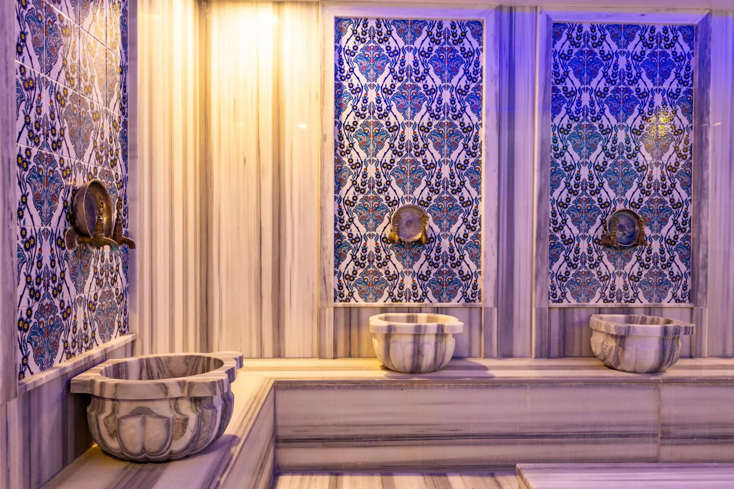 Public Bath, Bed in The Nowness Luxury Hotel & Spa Adulty Only