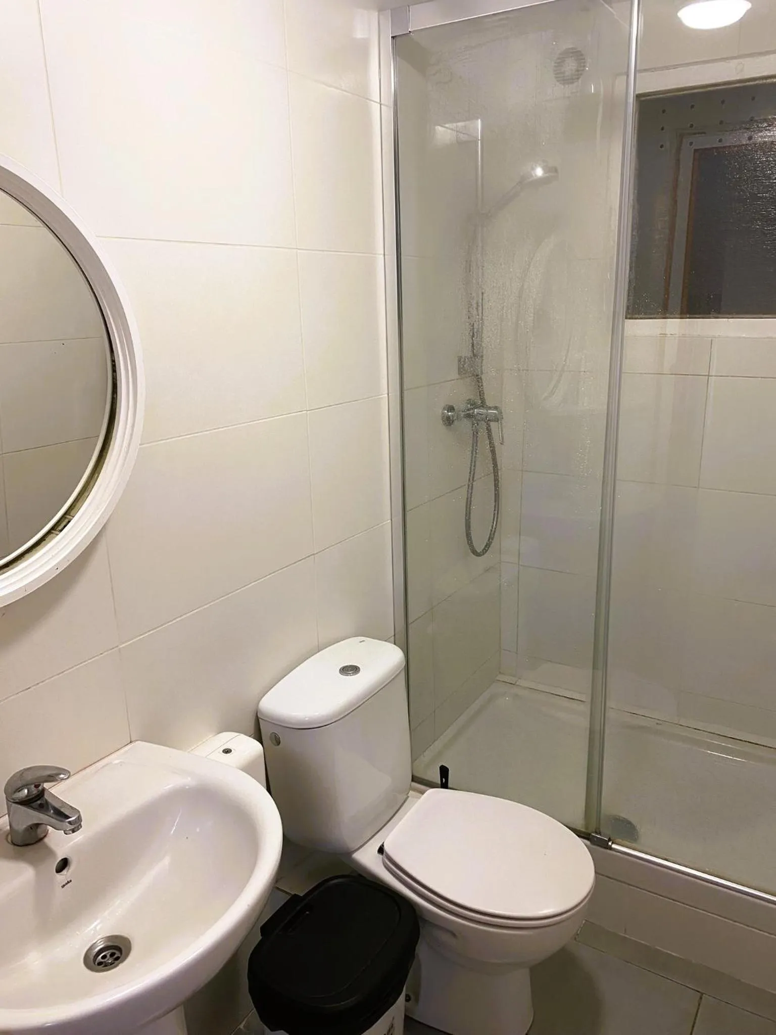 Public Bath in Alberg Els Andes