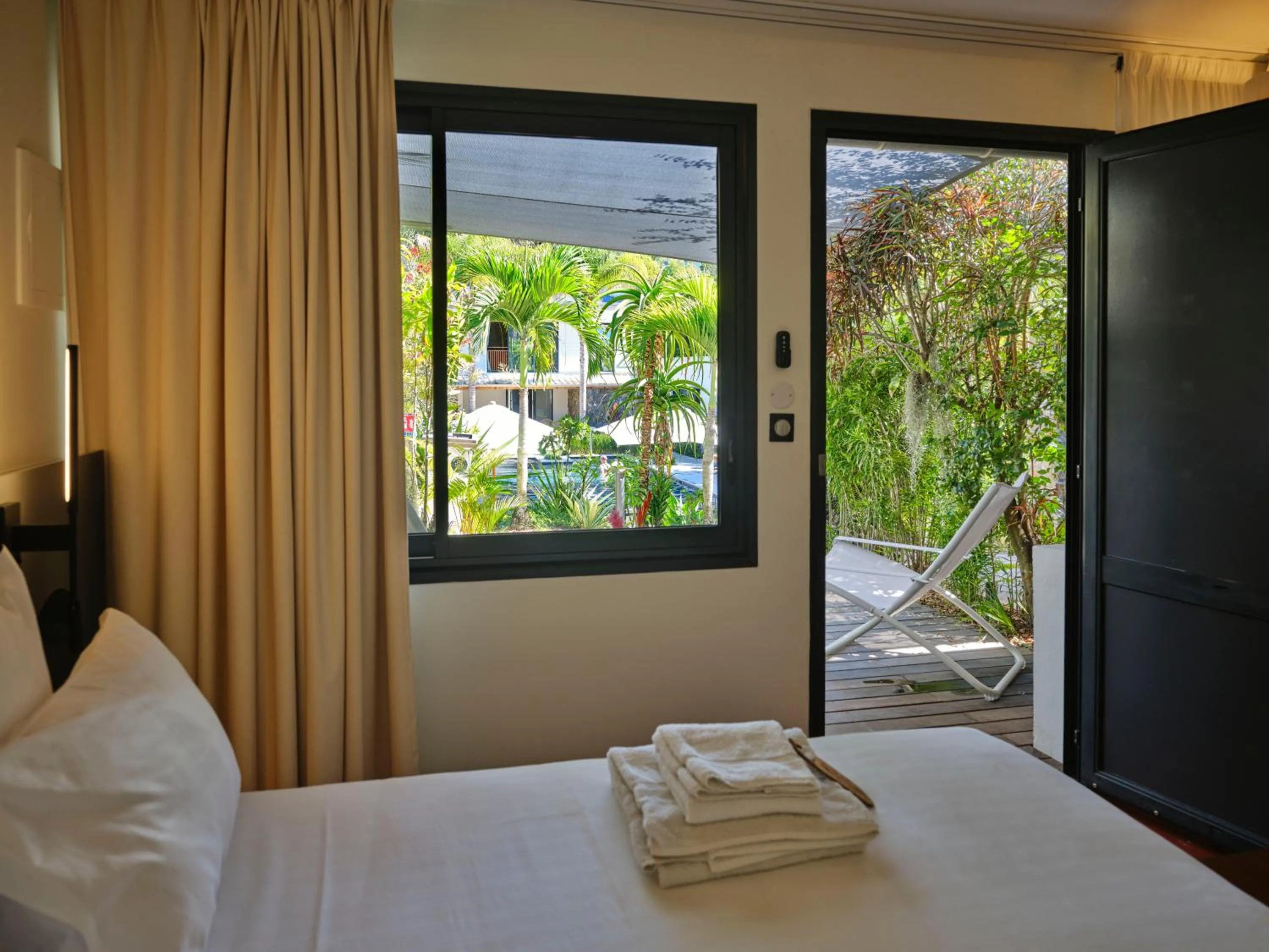 View (from property/room), Bed in Dimitile Hôtel & Spa