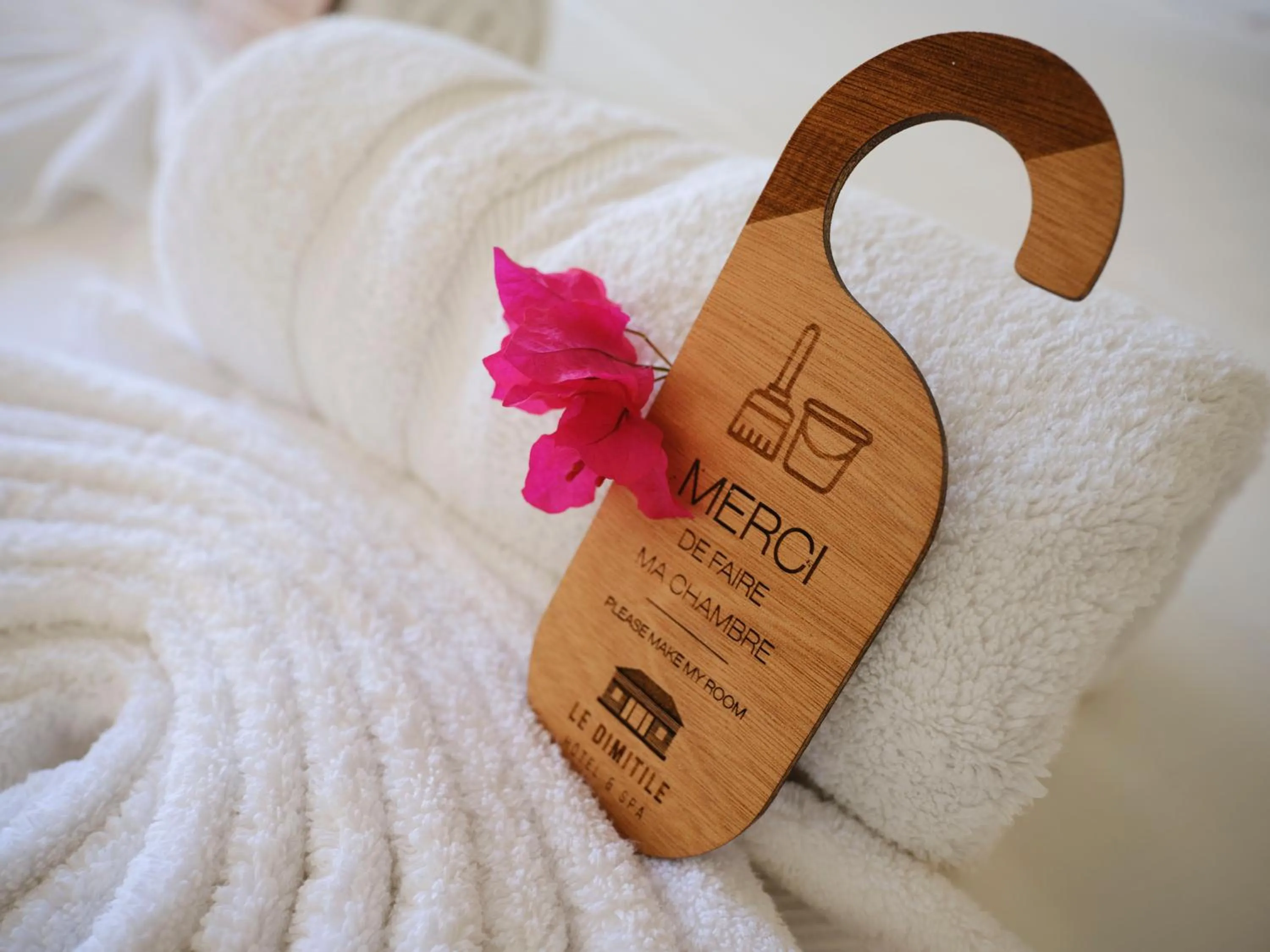 towels, Bed in Dimitile Hôtel & Spa