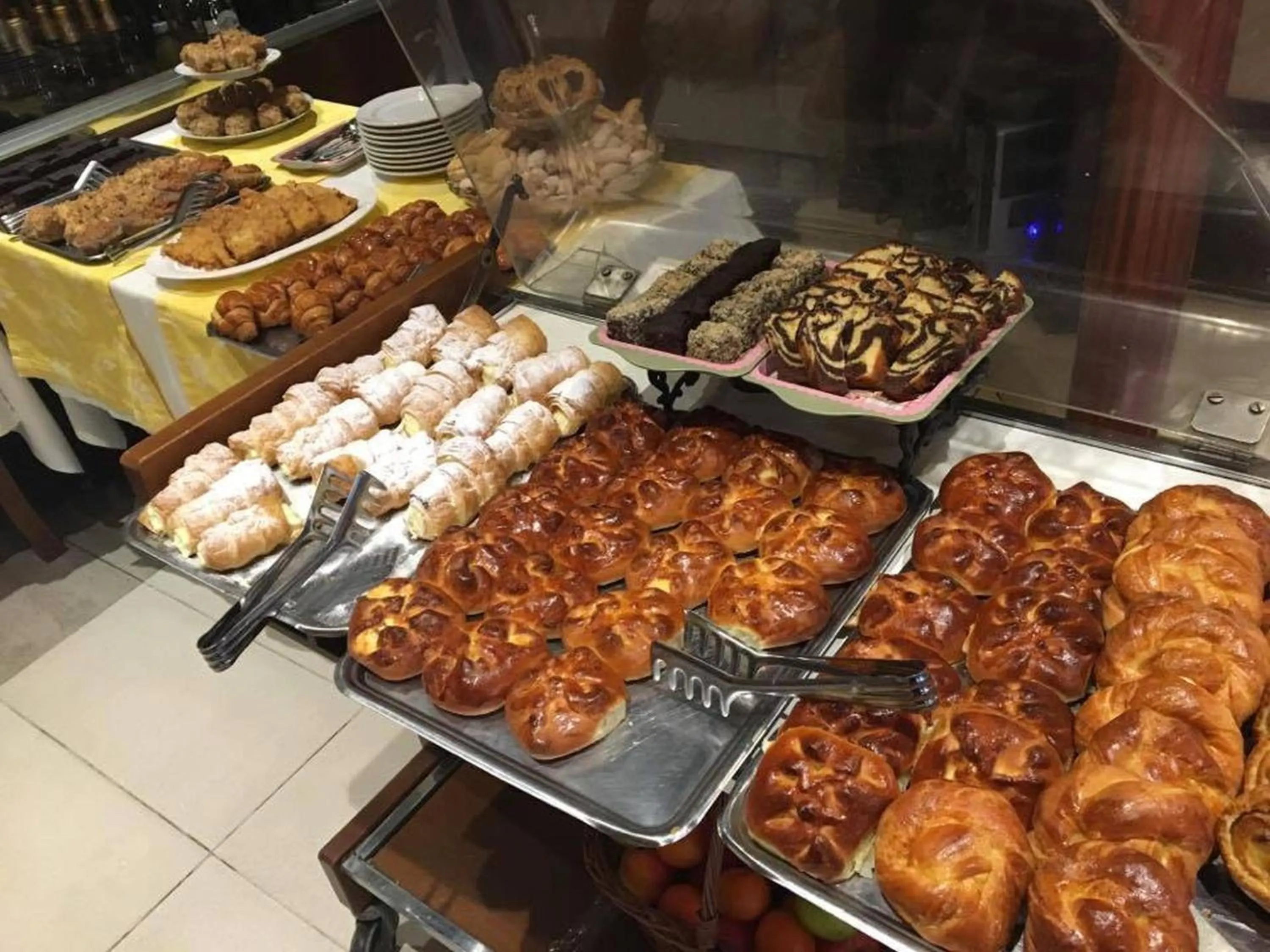 Buffet breakfast in Hotel Irisa