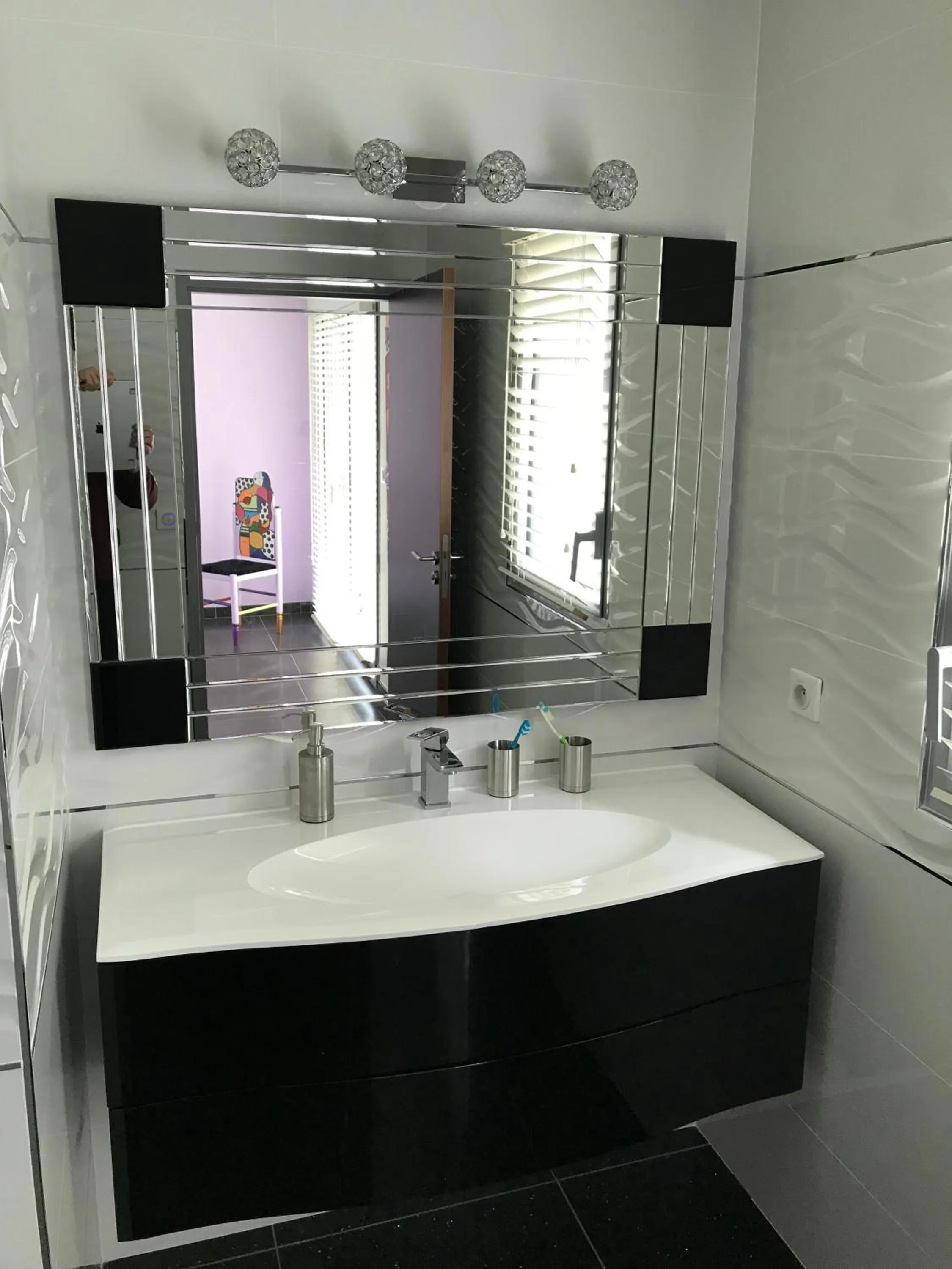 Communal lounge/ TV room in Domaine Georges V