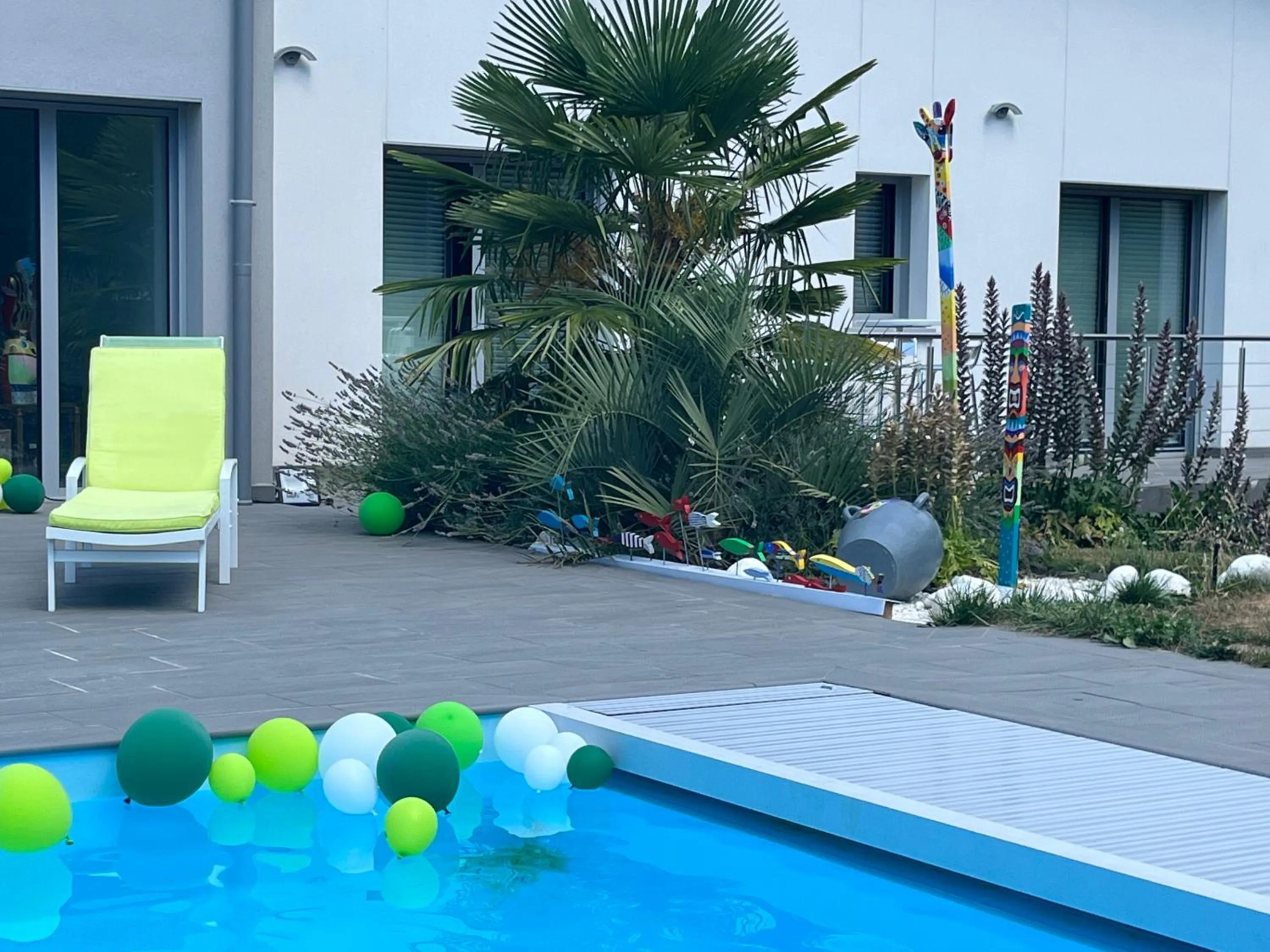 Property building in Domaine Georges V