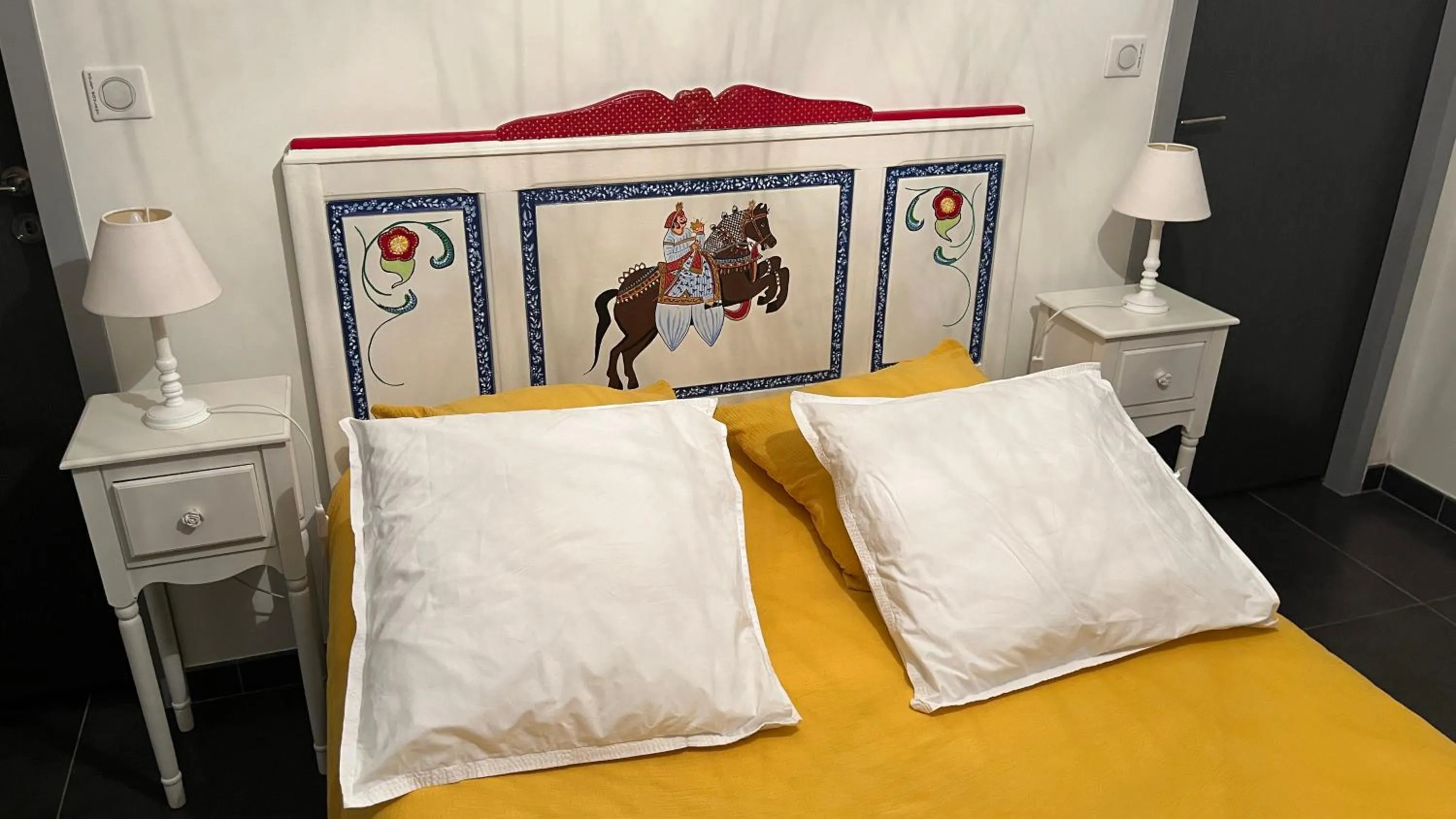 Bed in Domaine Georges V