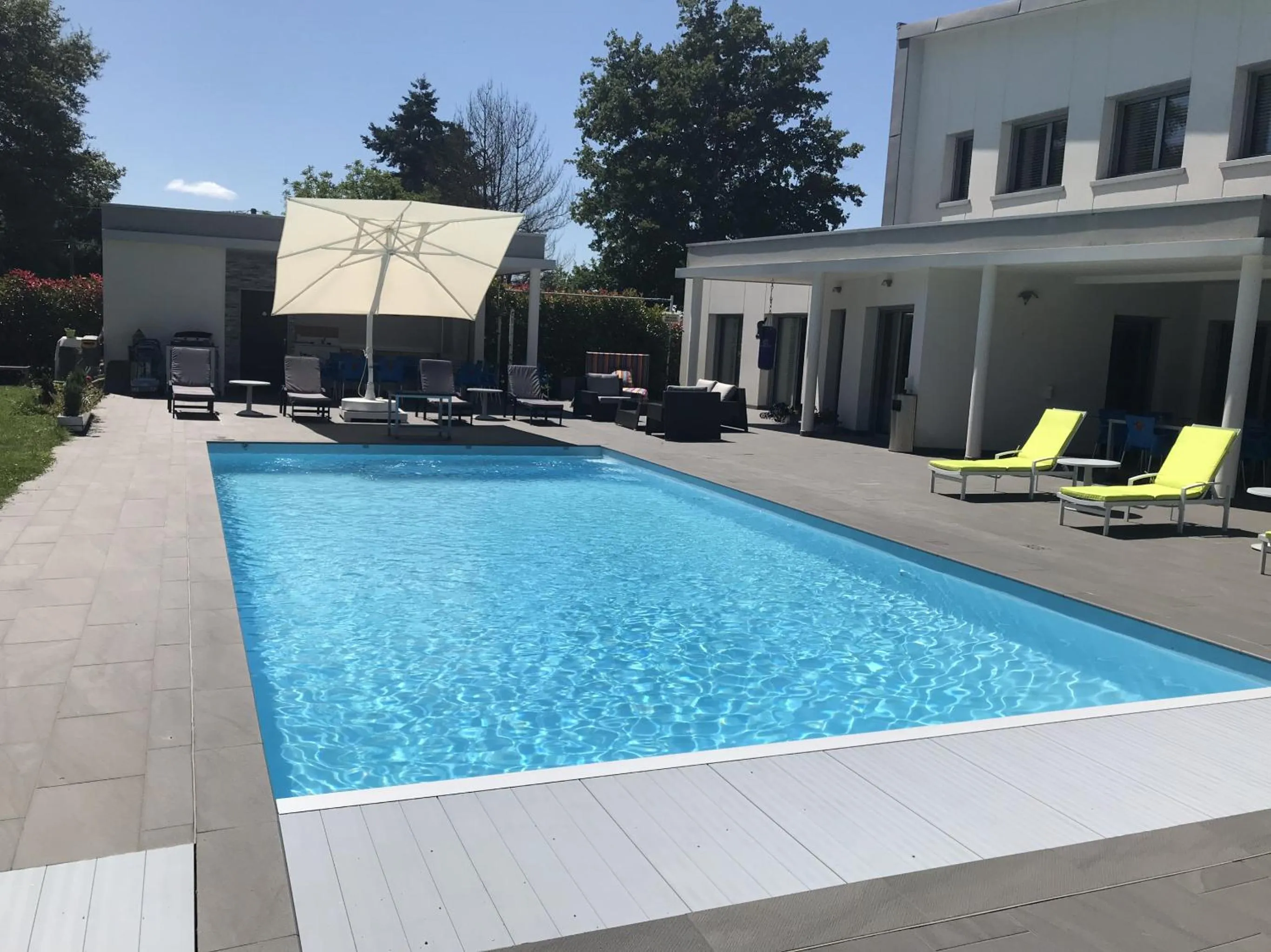 Property building in Domaine Georges V