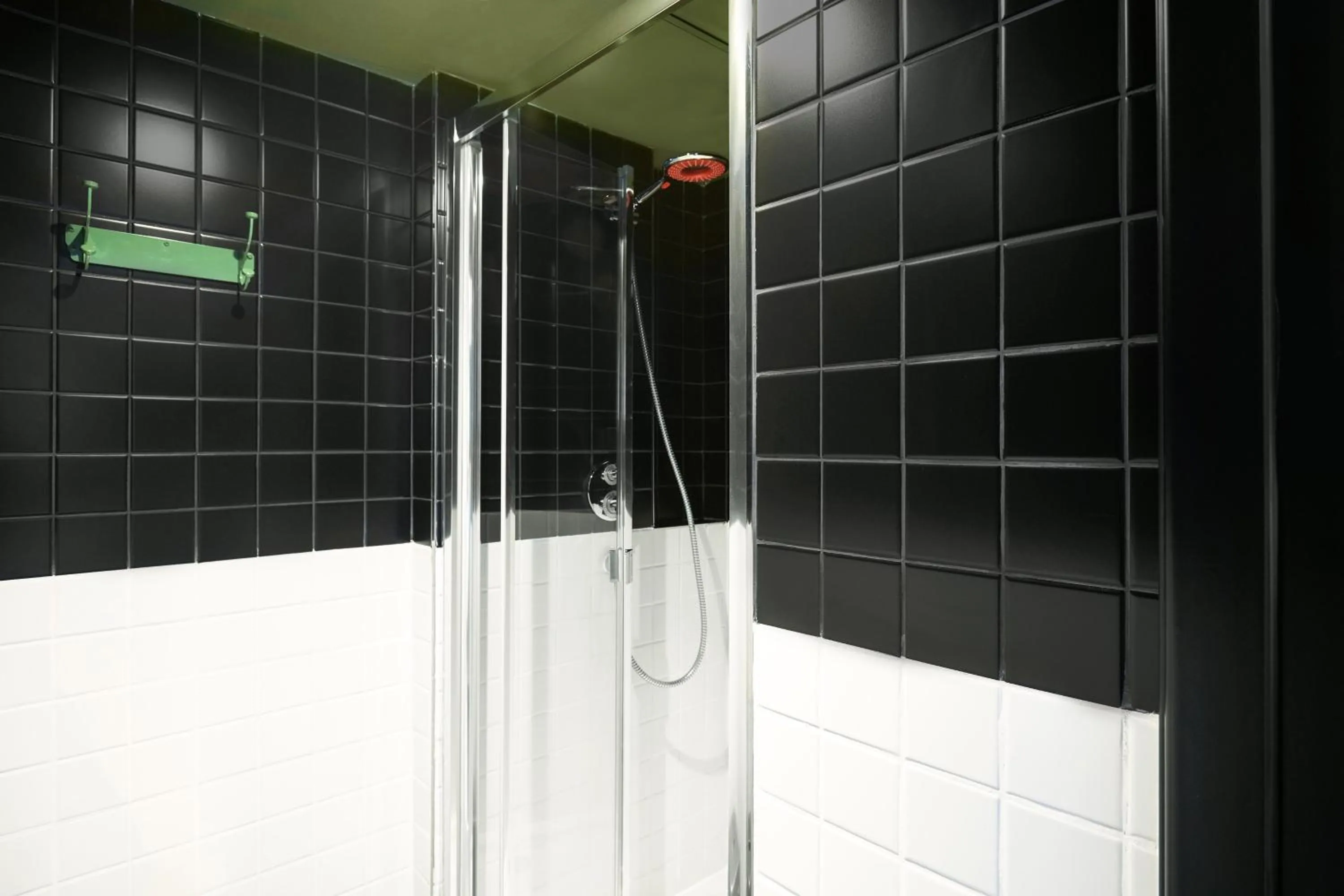 Bathroom in Generator Madrid