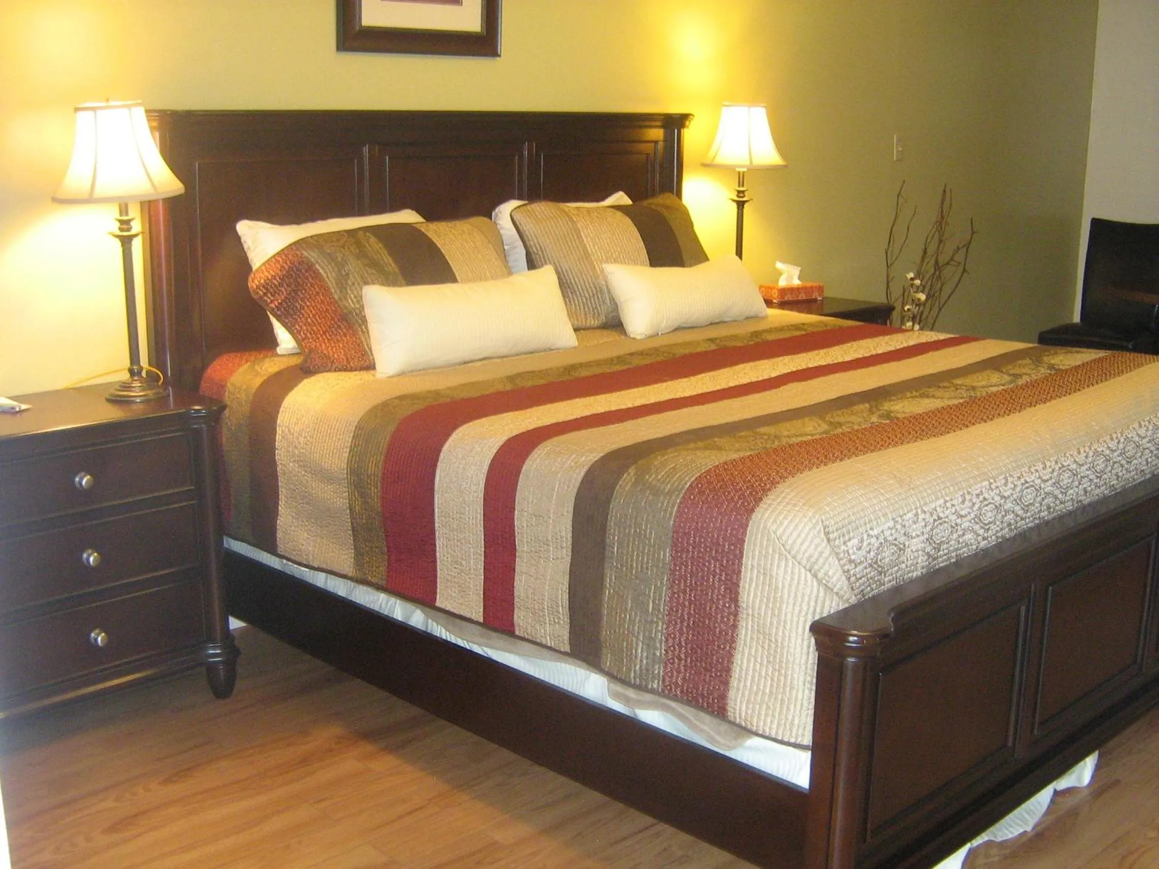 Bed in Parkway Motel & European Lodges