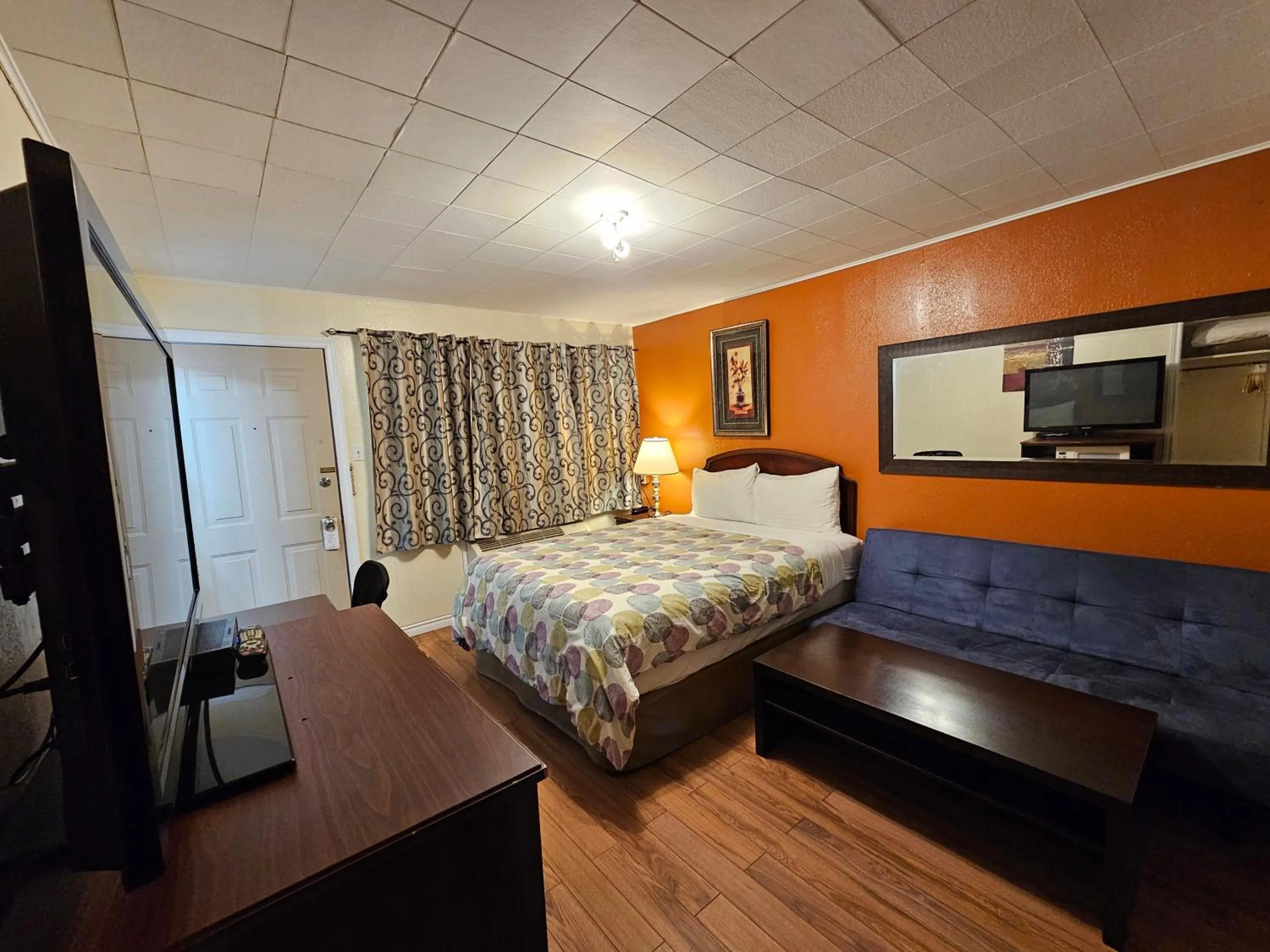 Bedroom, Bed in Parkway Motel & European Lodges
