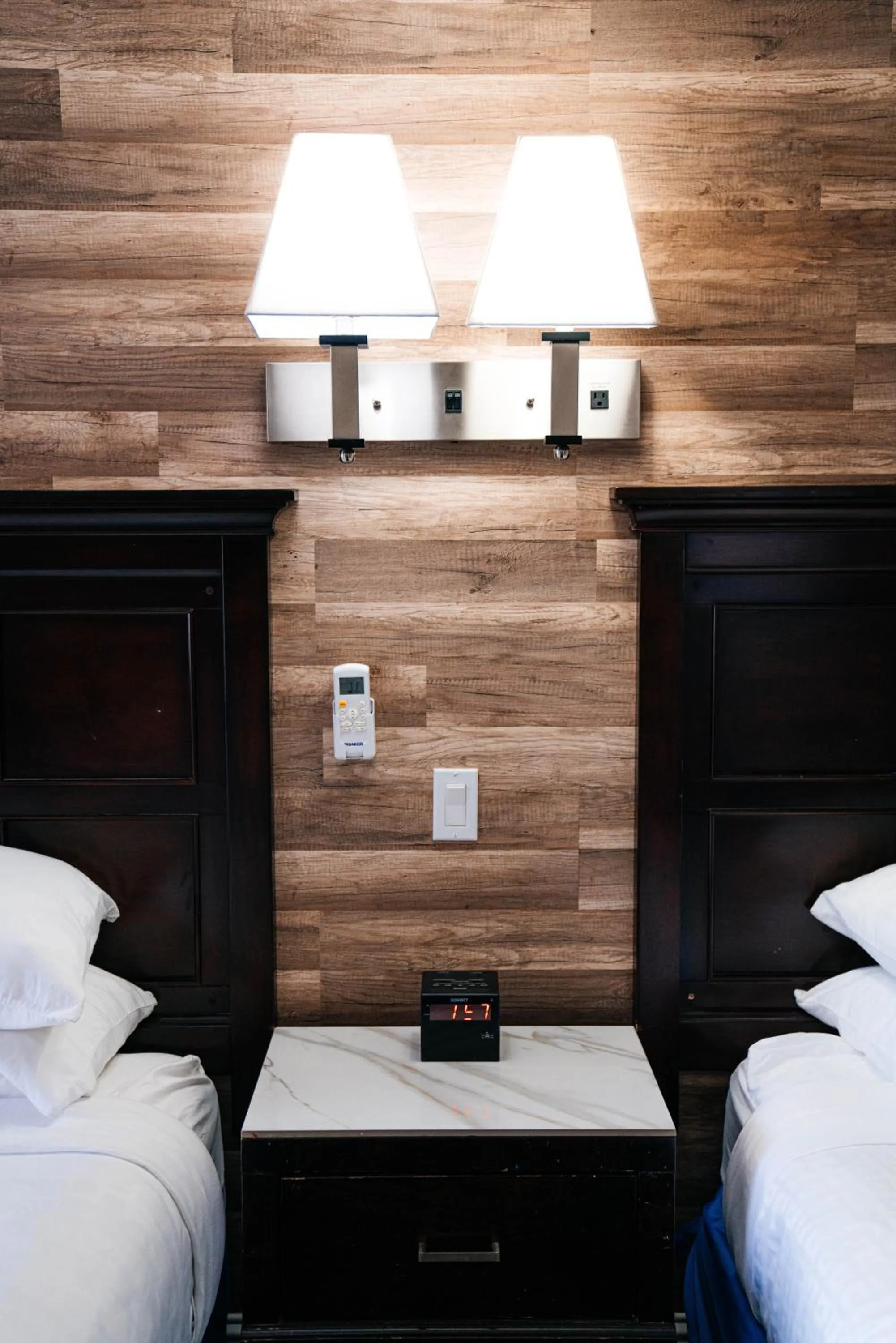 Bed in Salida Inn & Monarch Suites