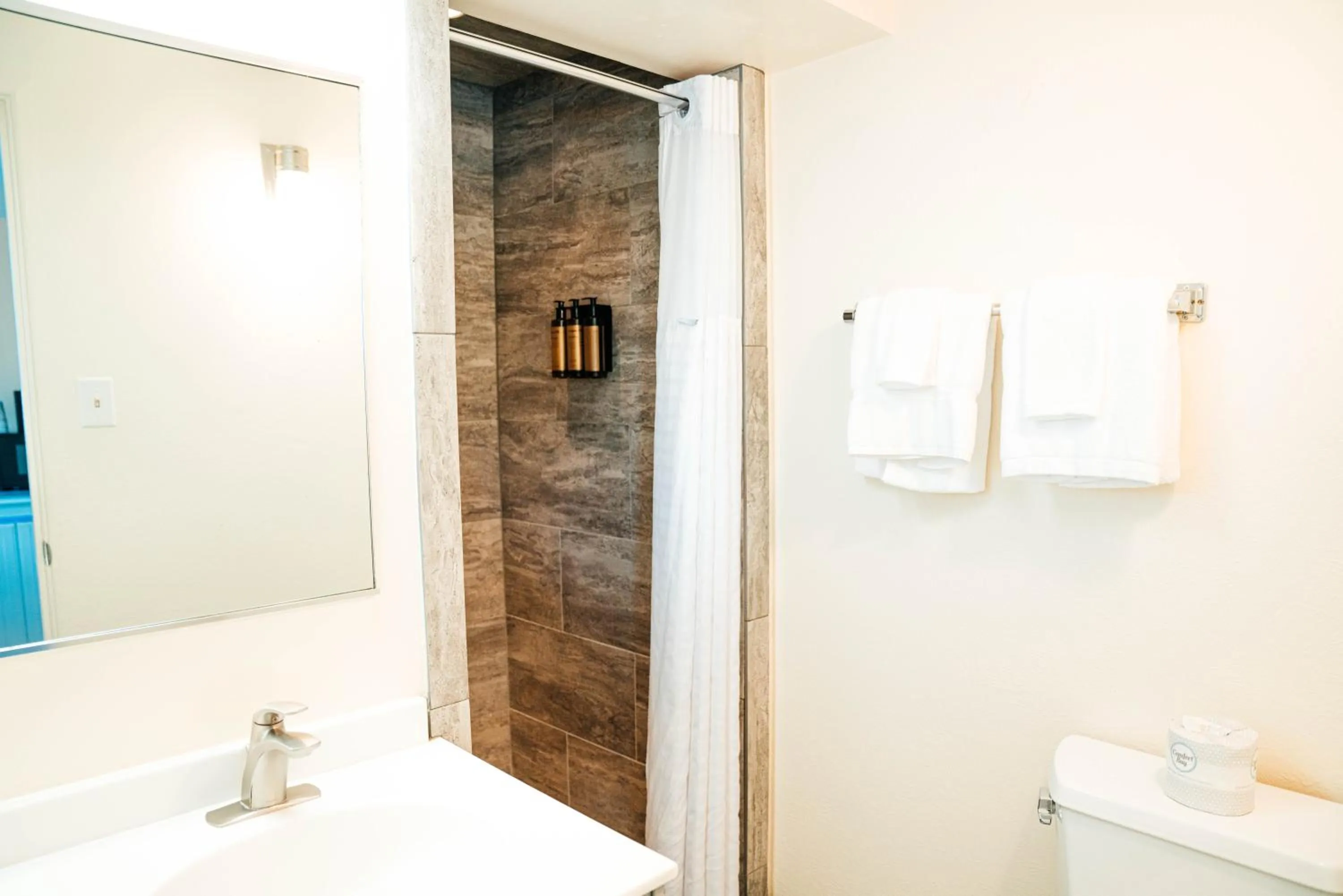 Bathroom in Salida Inn & Monarch Suites
