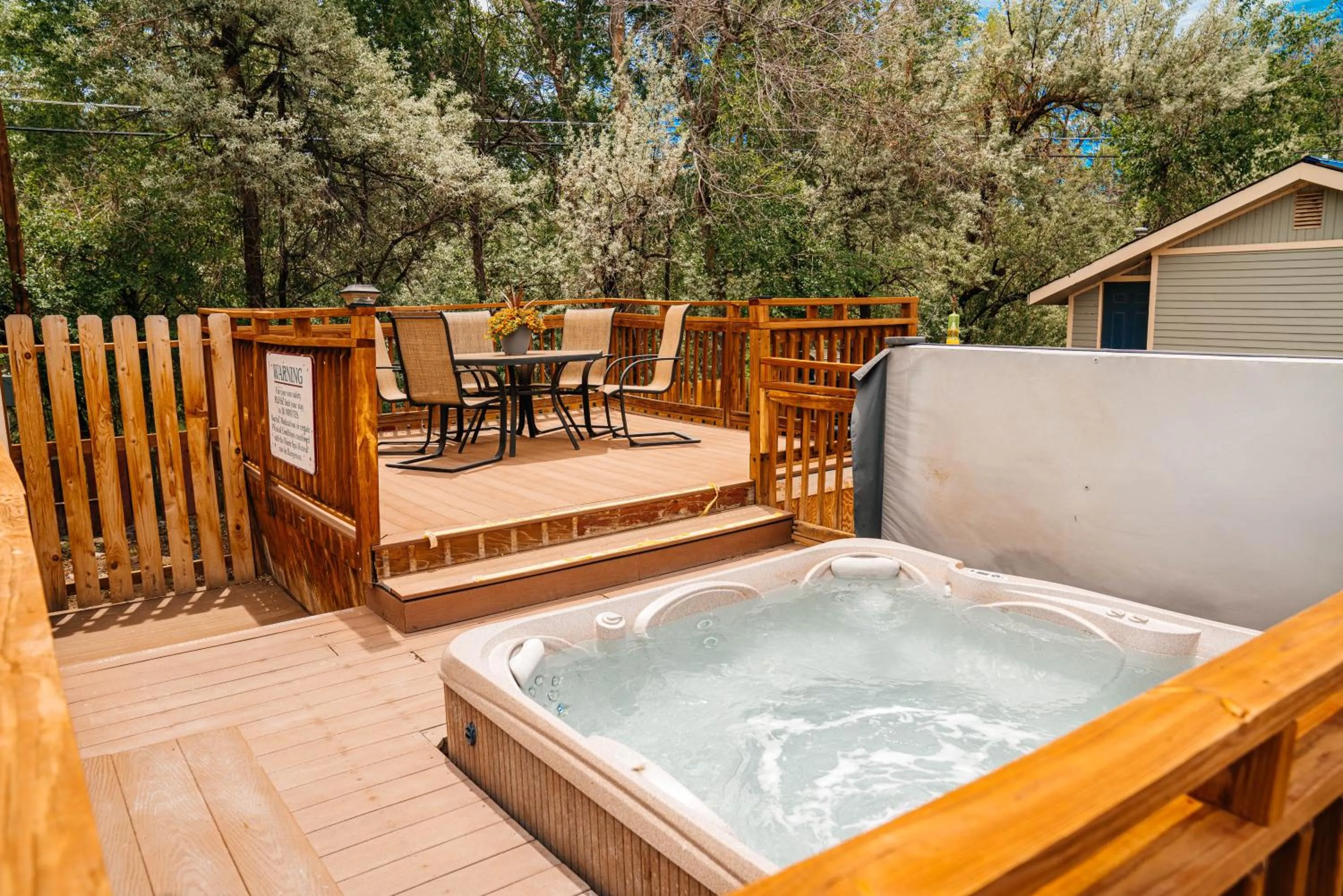Hot Tub in Salida Inn & Monarch Suites