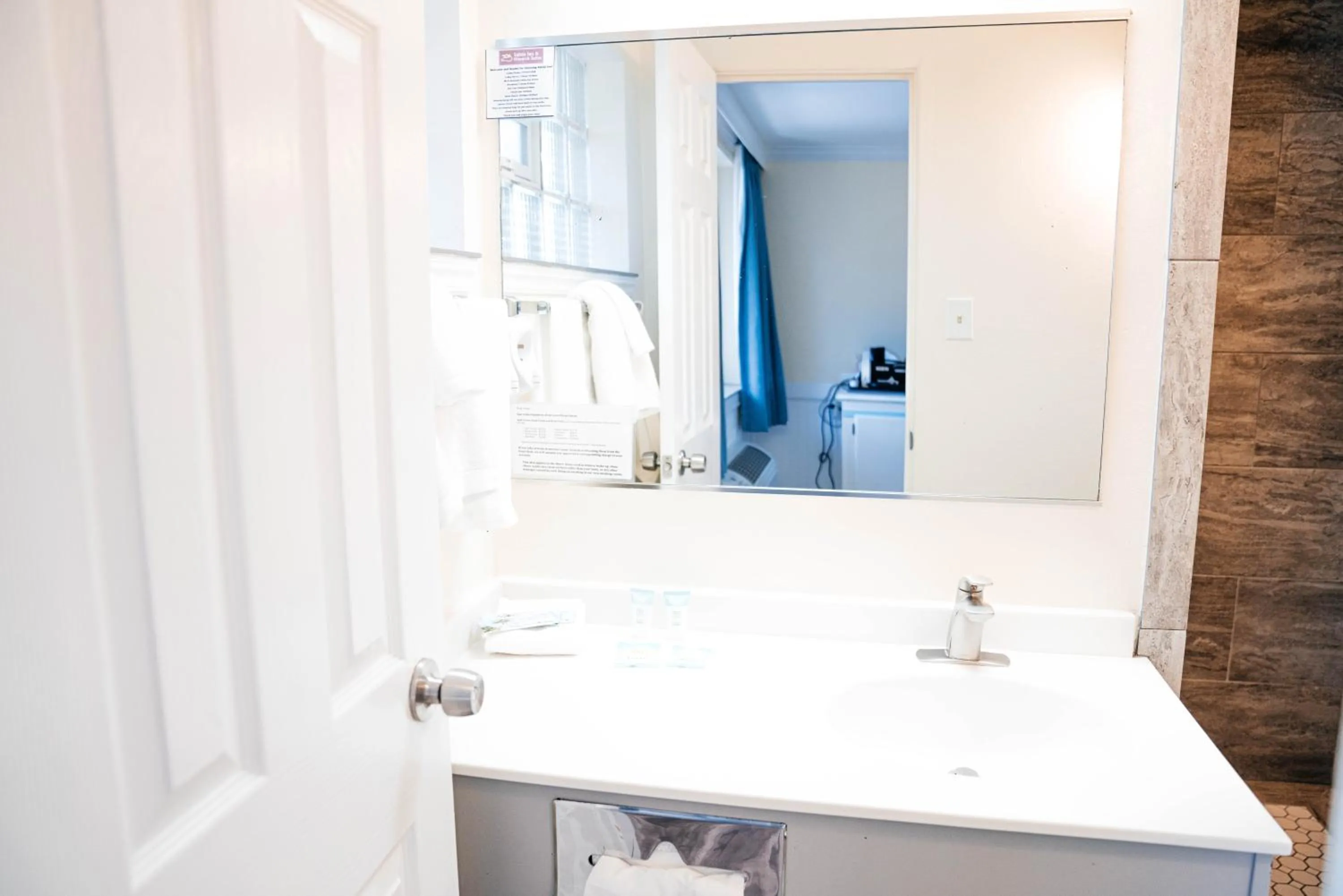 Bathroom in Salida Inn & Monarch Suites