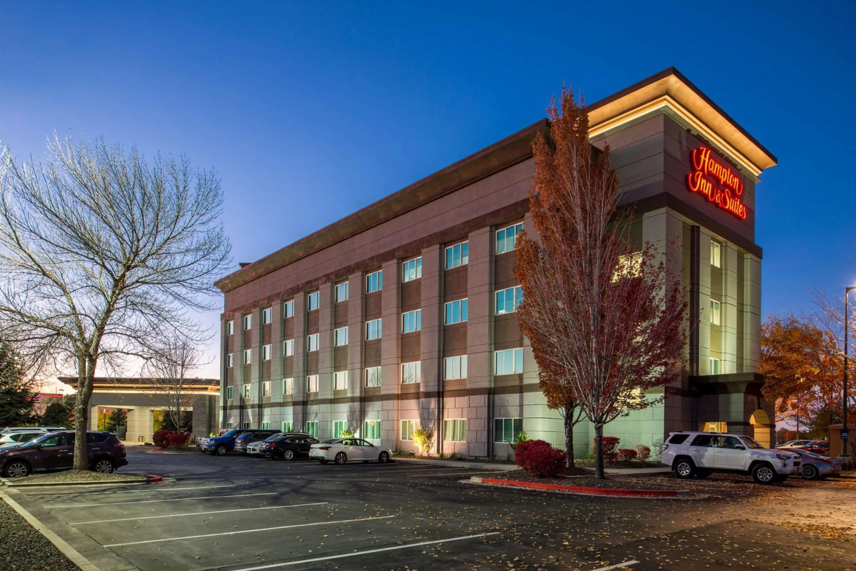 Property building in Hampton Inn & Suites Boise/Spectrum