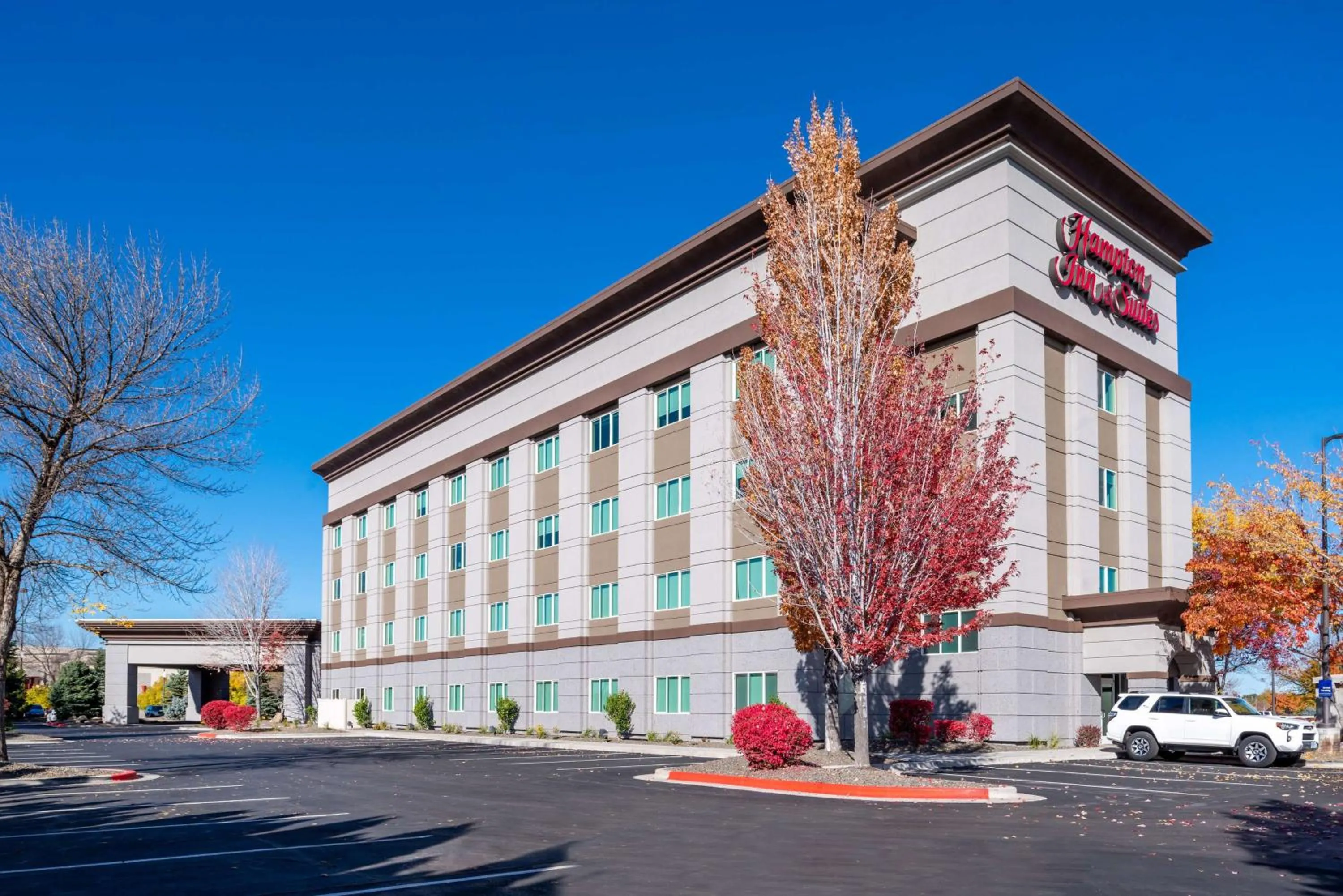 Property building in Hampton Inn & Suites Boise/Spectrum
