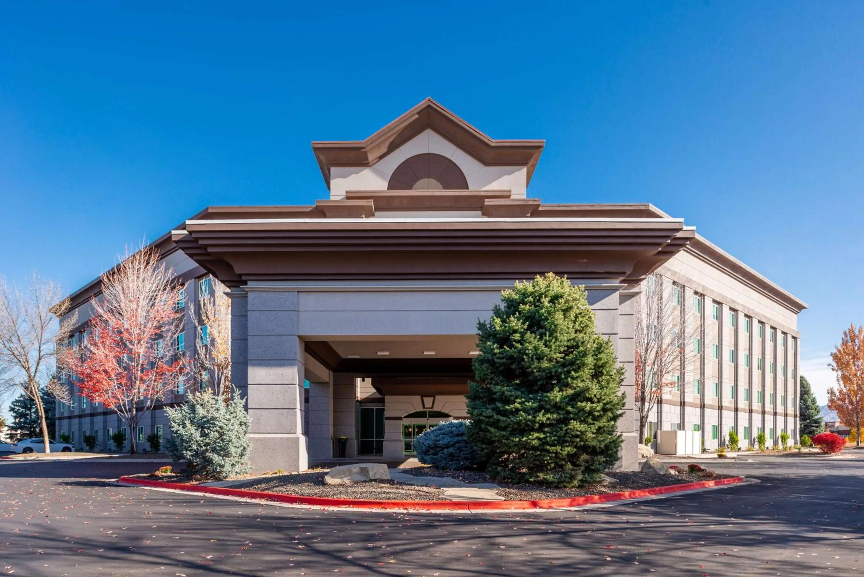 Property building in Hampton Inn & Suites Boise/Spectrum