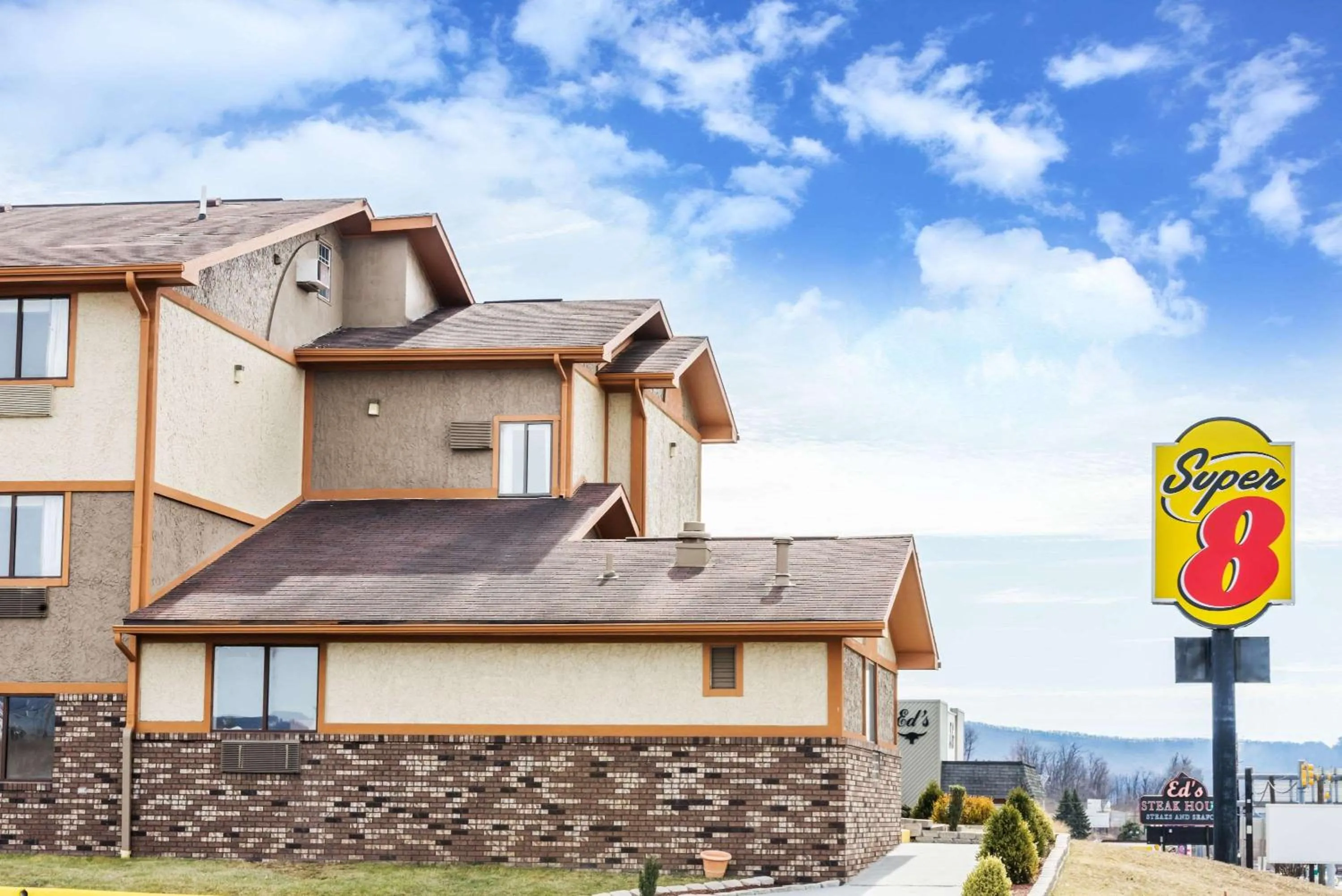 Property building in Super 8 by Wyndham Bedford