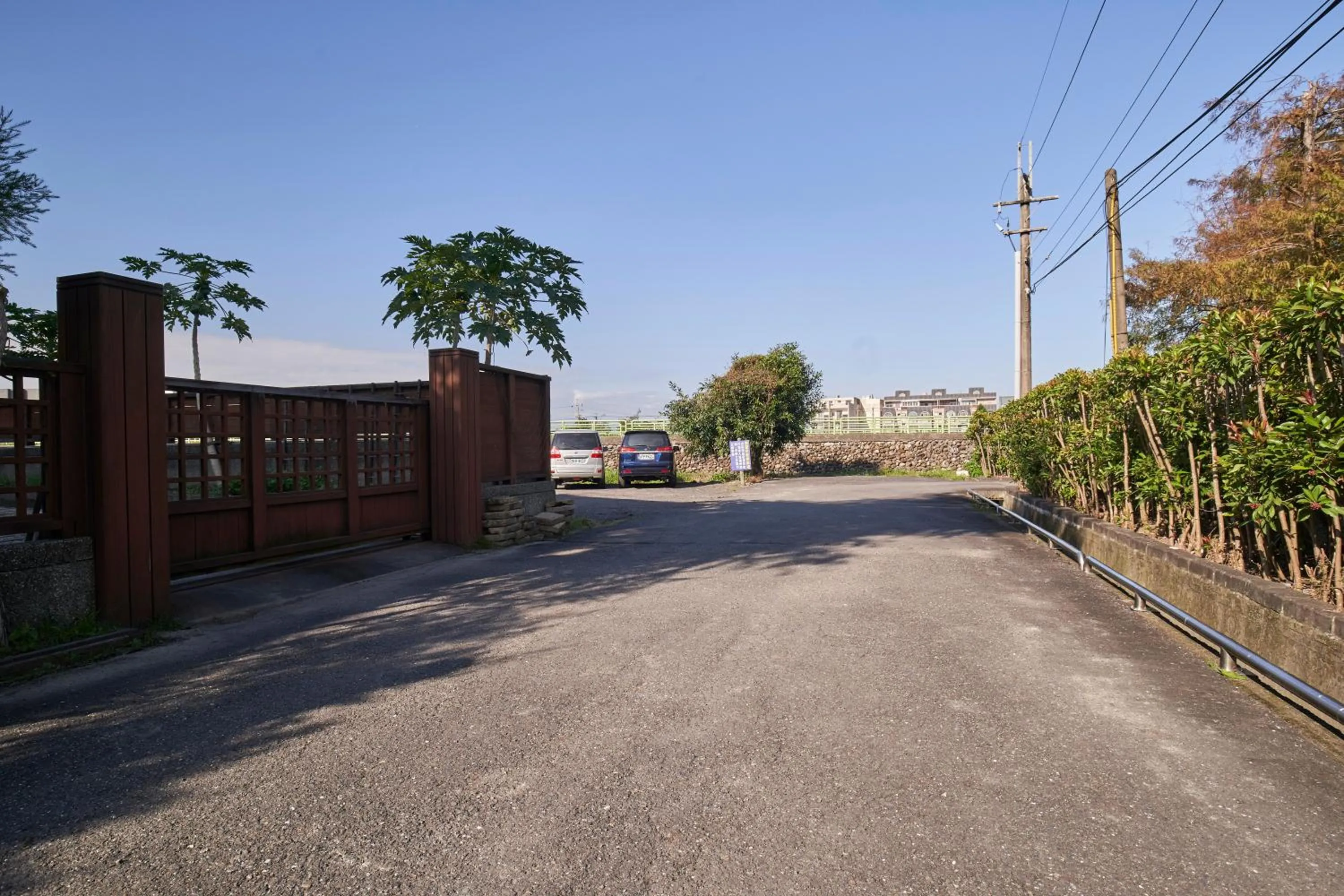 Parking in The Hide Bed and breakfast