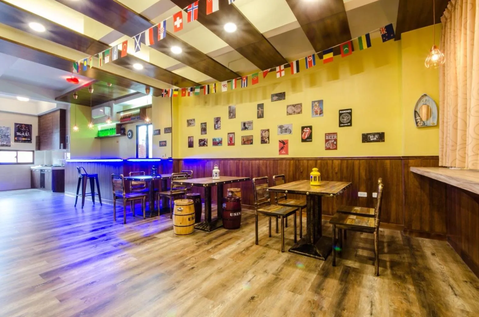 Restaurant/places to eat in The Hide Bed and breakfast