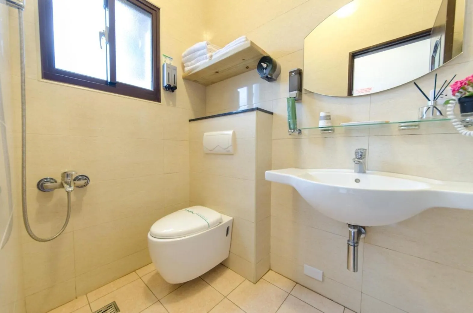 Shower in The Hide Bed and breakfast