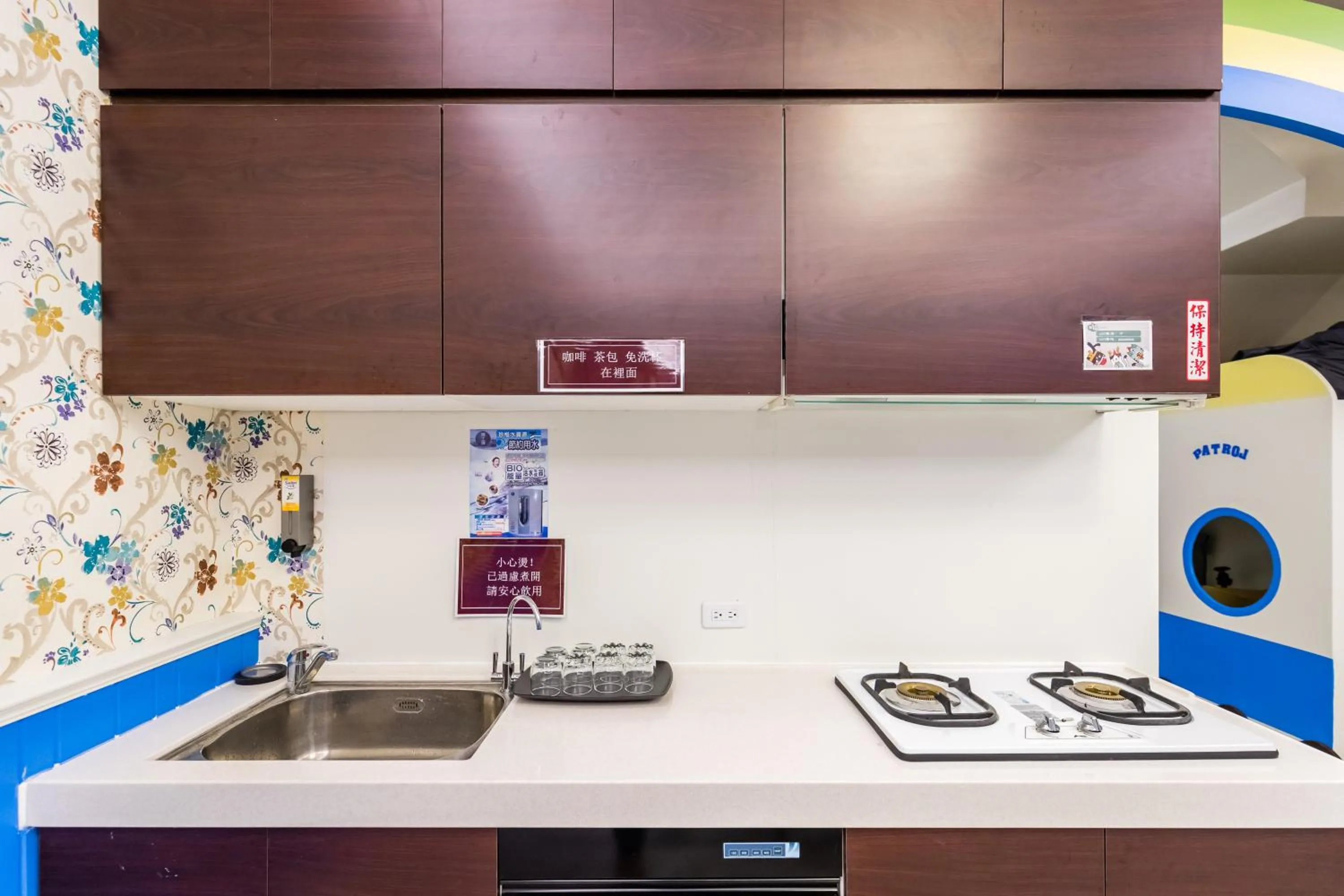 Communal kitchen in The Hide Bed and breakfast