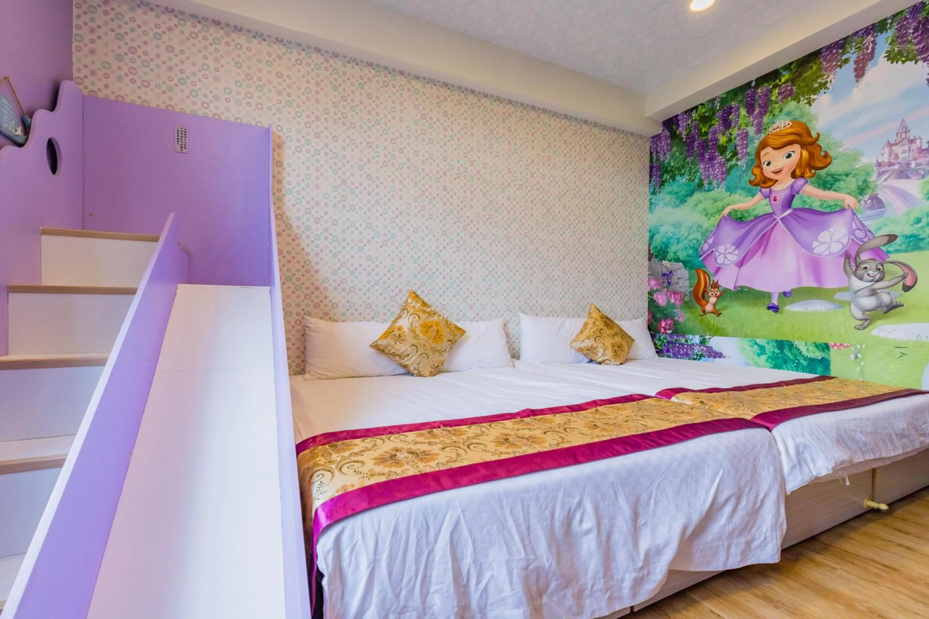 Bed in The Hide Bed and breakfast