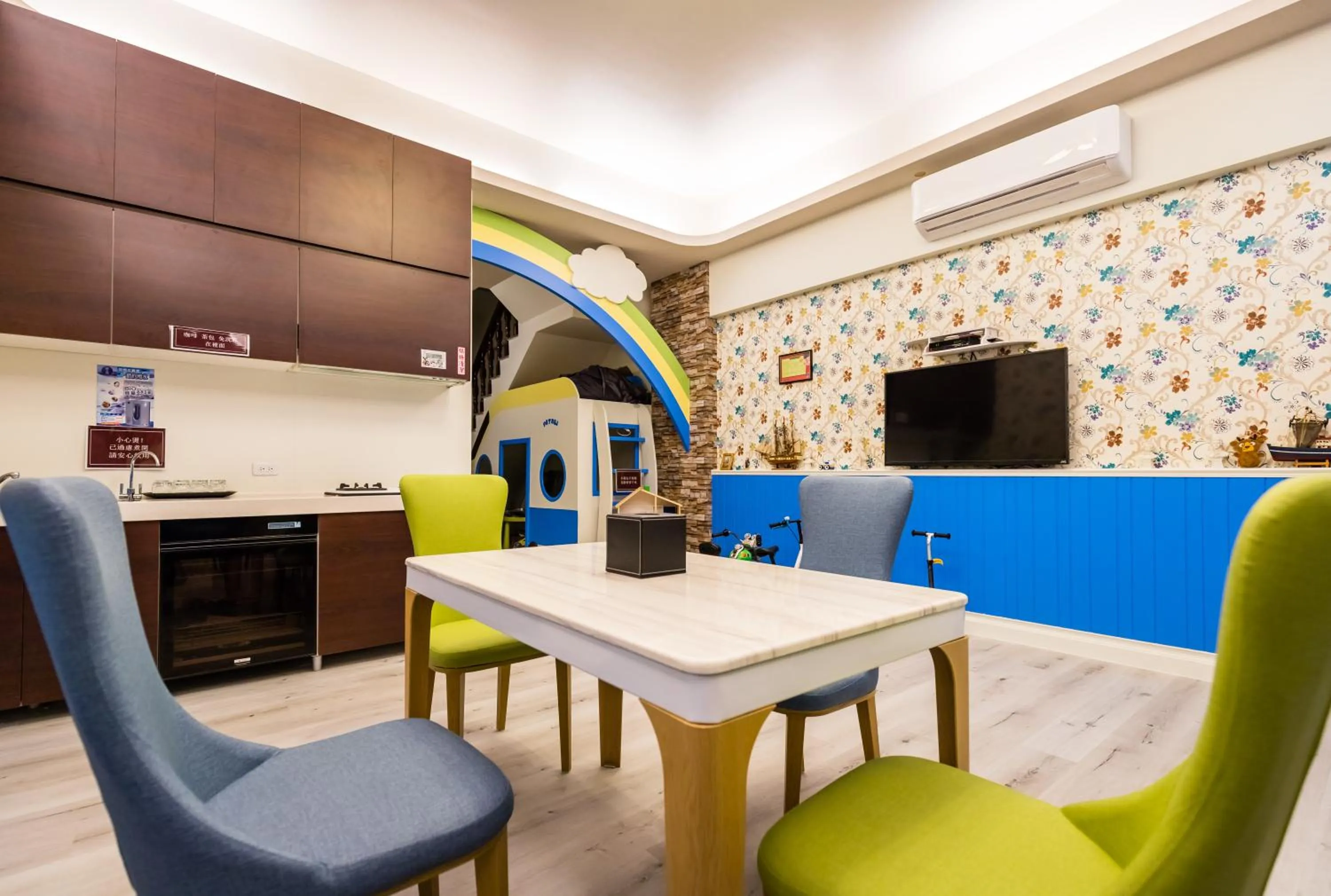 Living room in The Hide Bed and breakfast