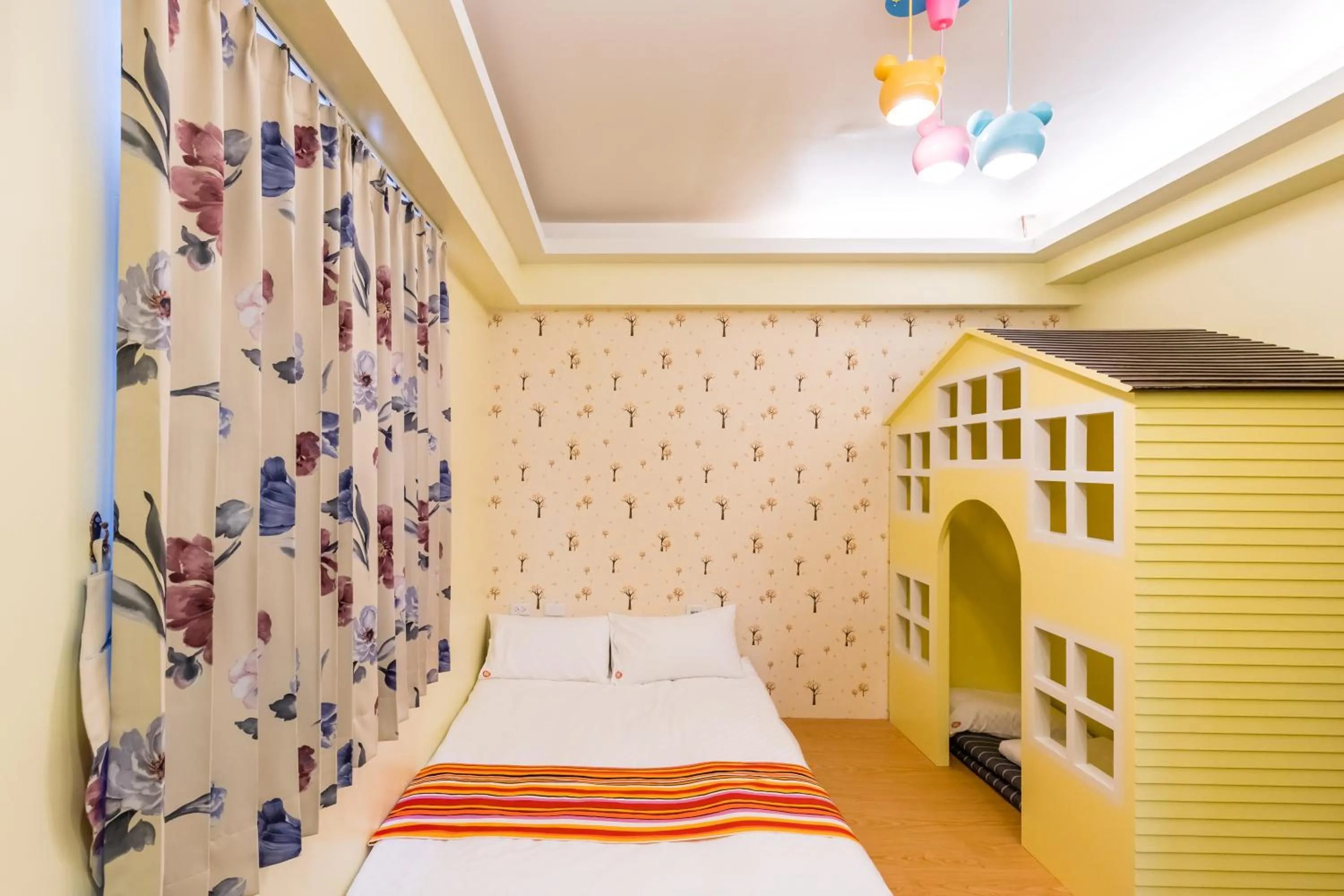 Bed in The Hide Bed and breakfast