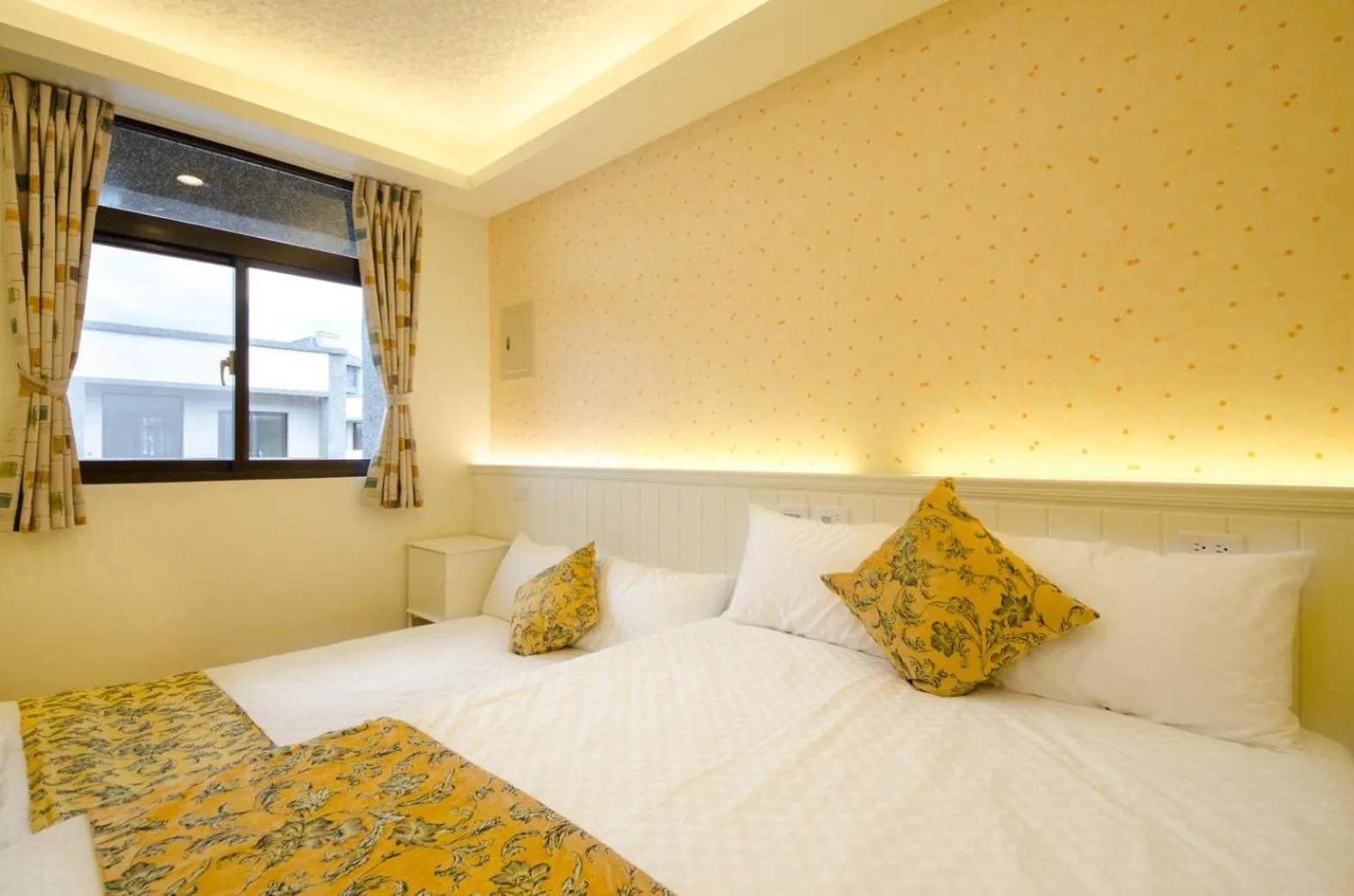 Bed in The Hide Bed and breakfast