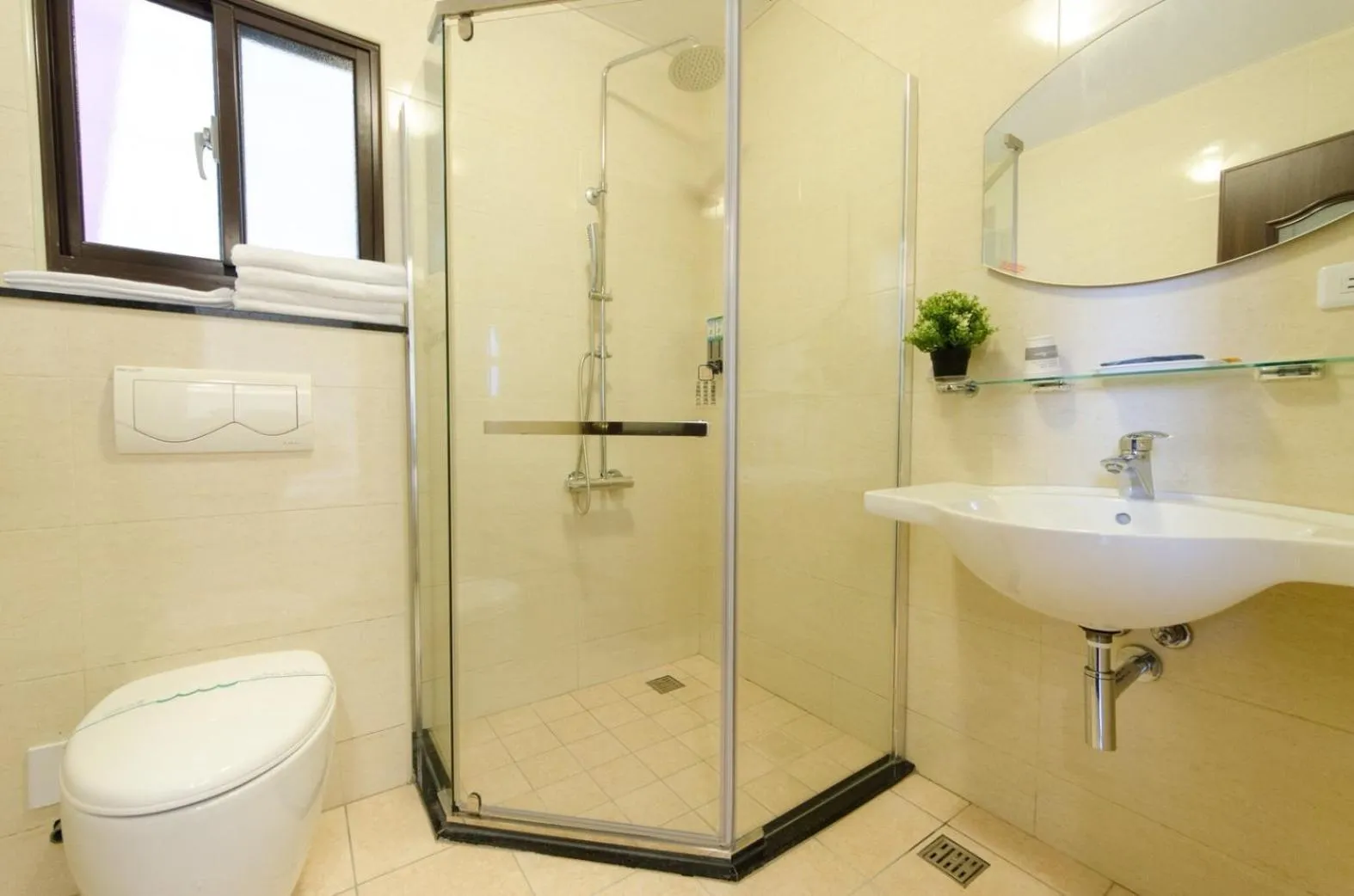 Shower in The Hide Bed and breakfast