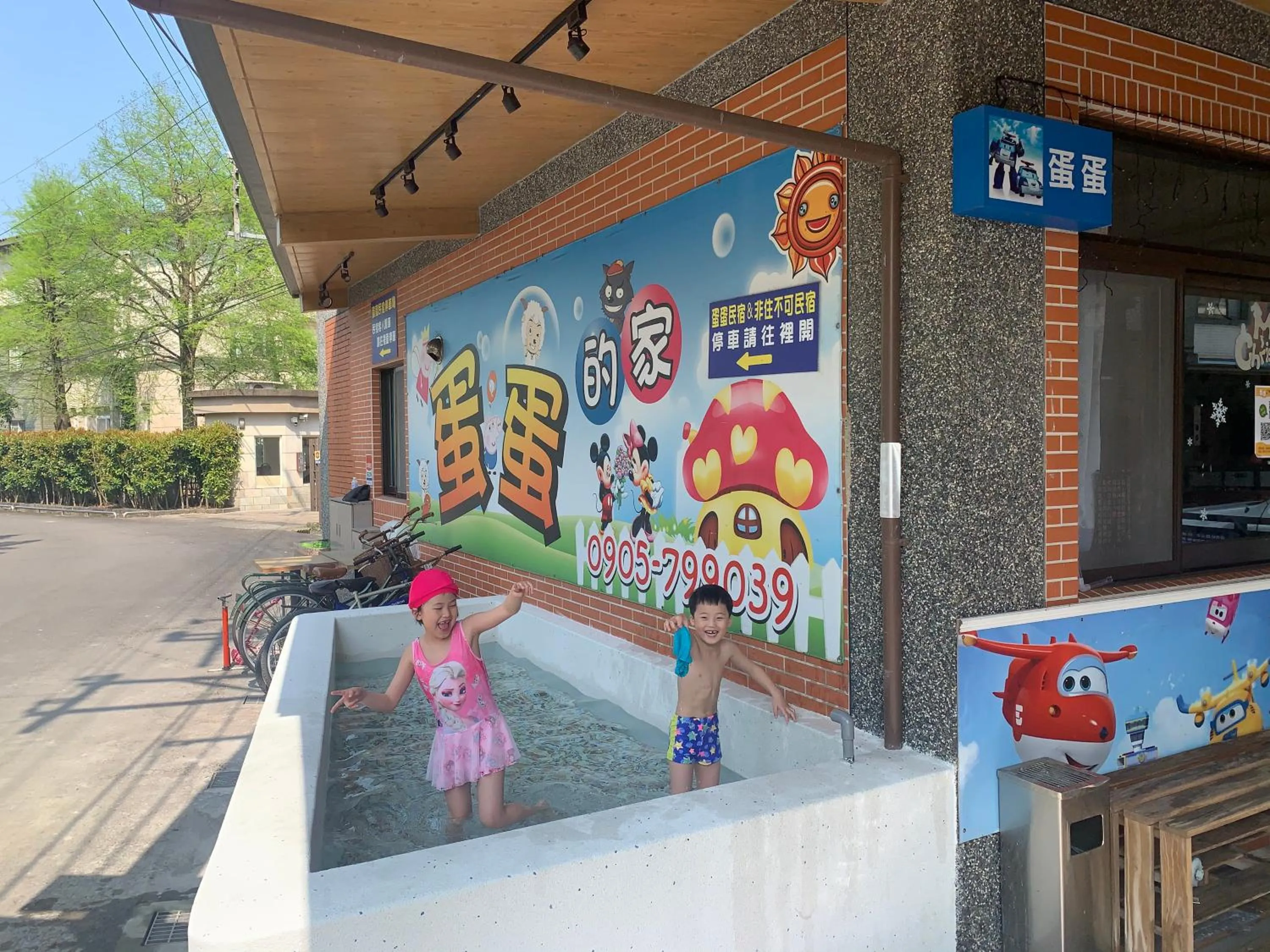 Swimming pool in The Hide Bed and breakfast