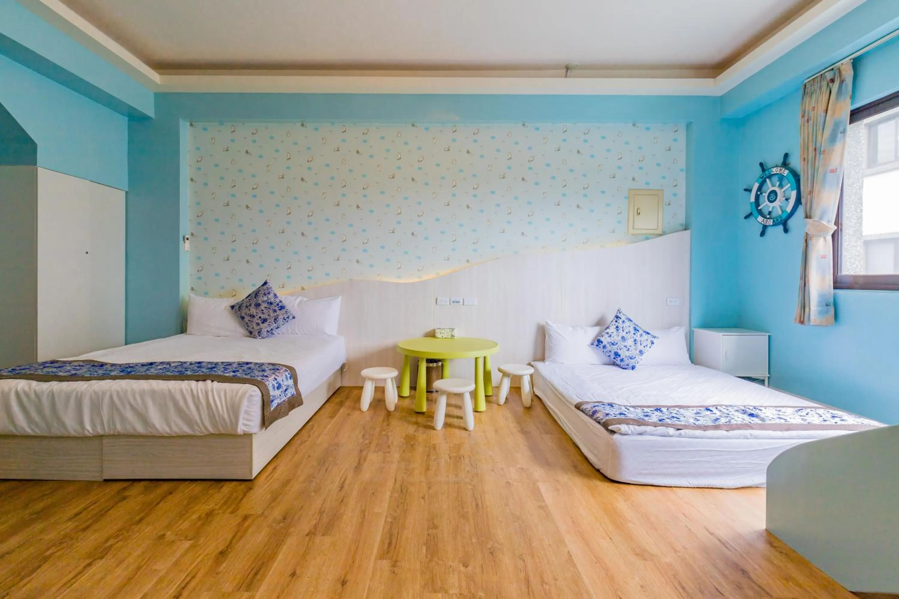 Bed in The Hide Bed and breakfast