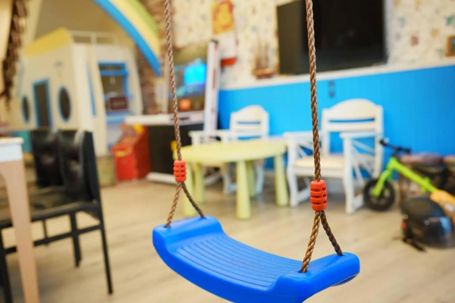 Communal lounge/ TV room in The Hide Bed and breakfast