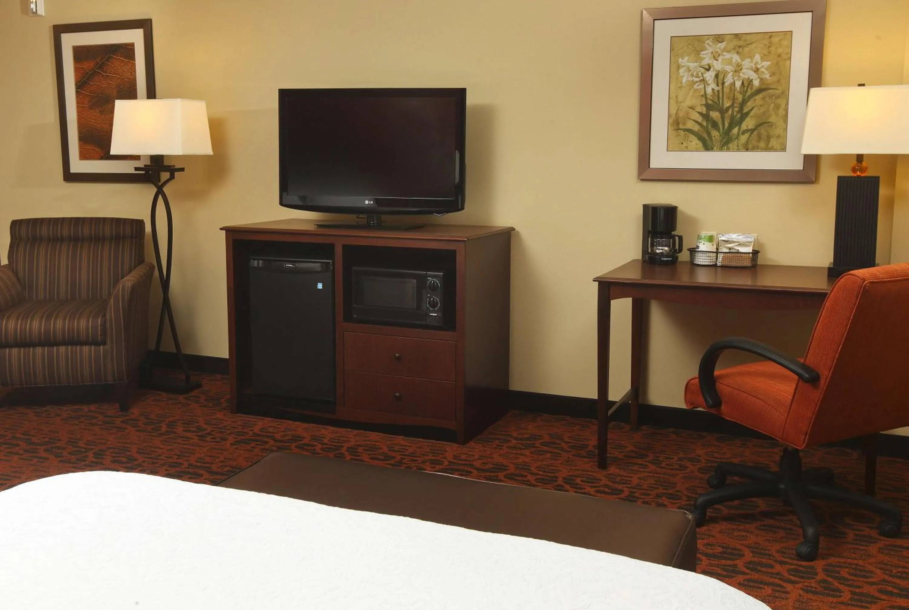 Bed in Hampton Inn & Suites Fargo Medical Center