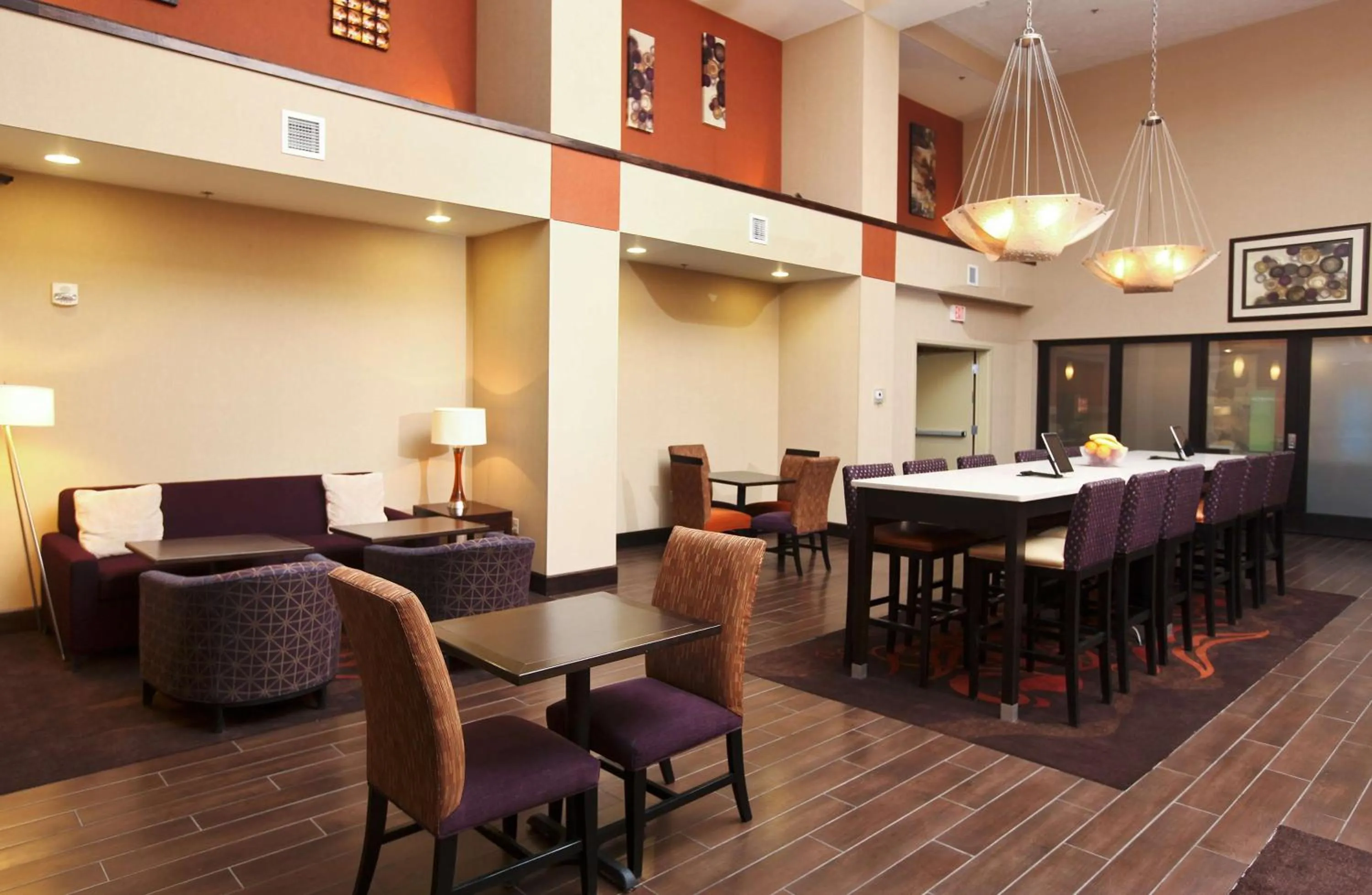 Lobby or reception in Hampton Inn & Suites Fargo Medical Center