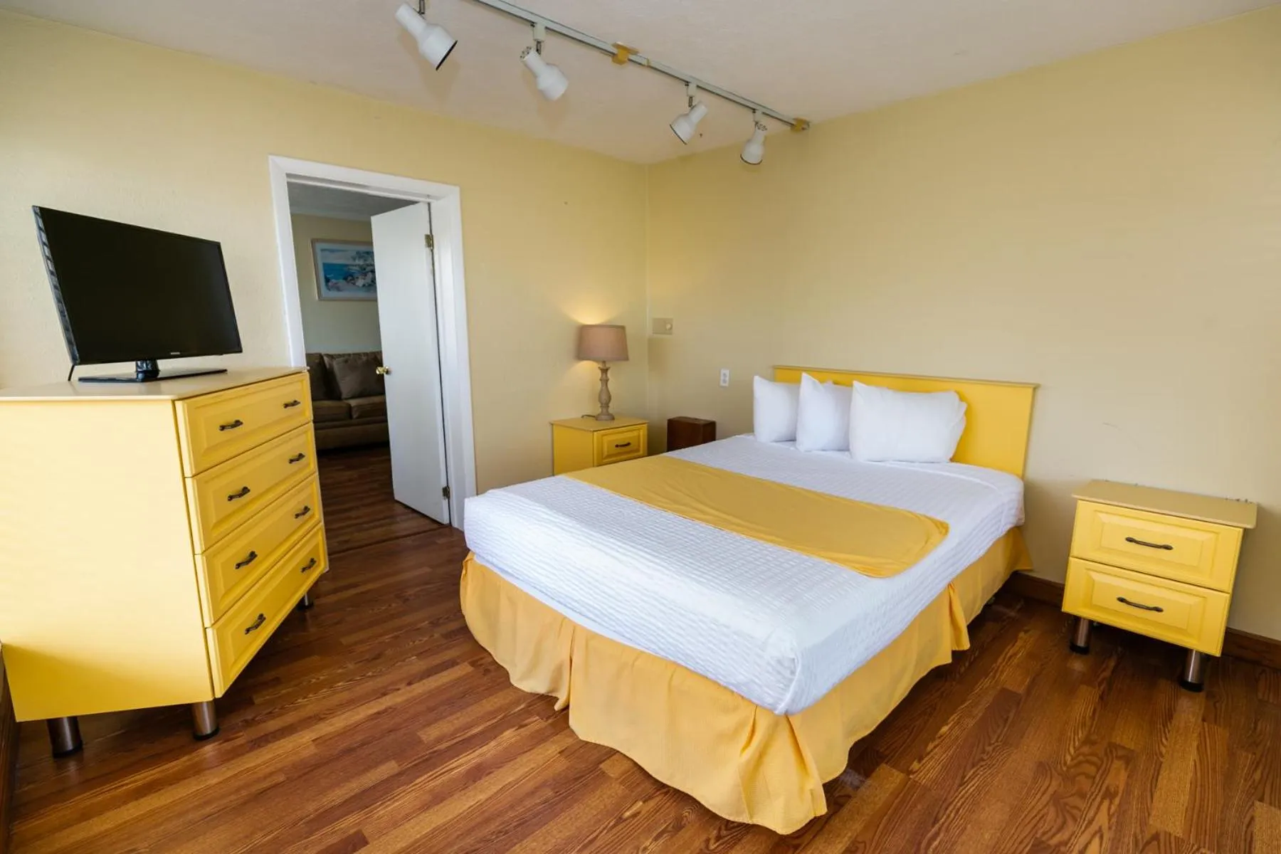 Bed in American Safari Motel Wildwood Crest Beach