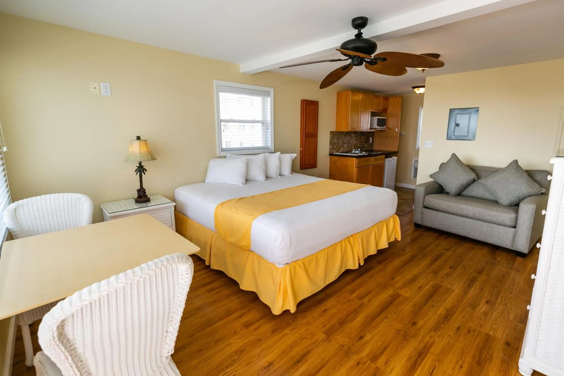 Bed in American Safari Motel Wildwood Crest Beach