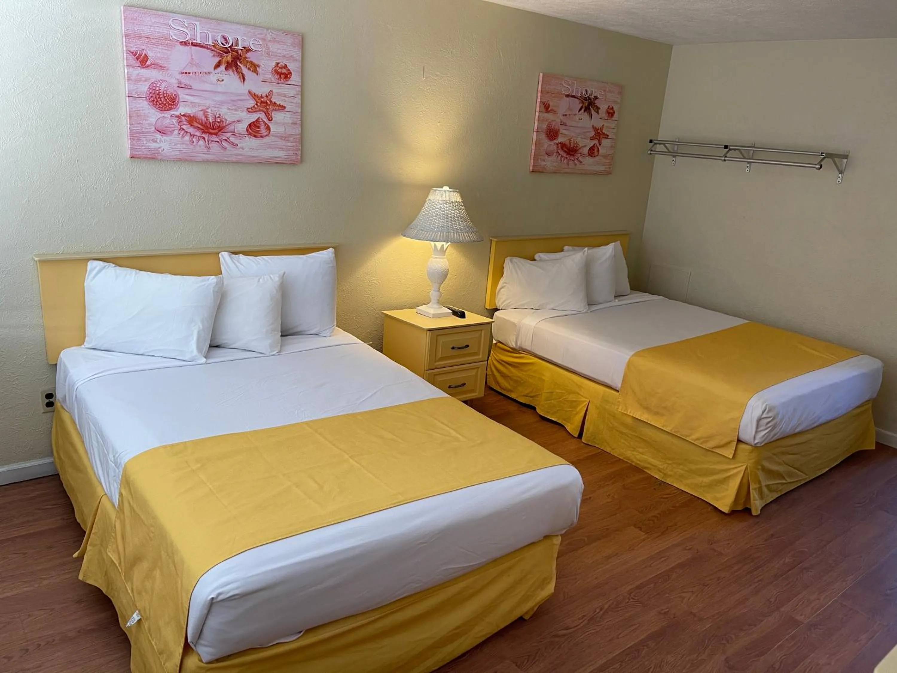 Bed in American Safari Motel Wildwood Crest Beach