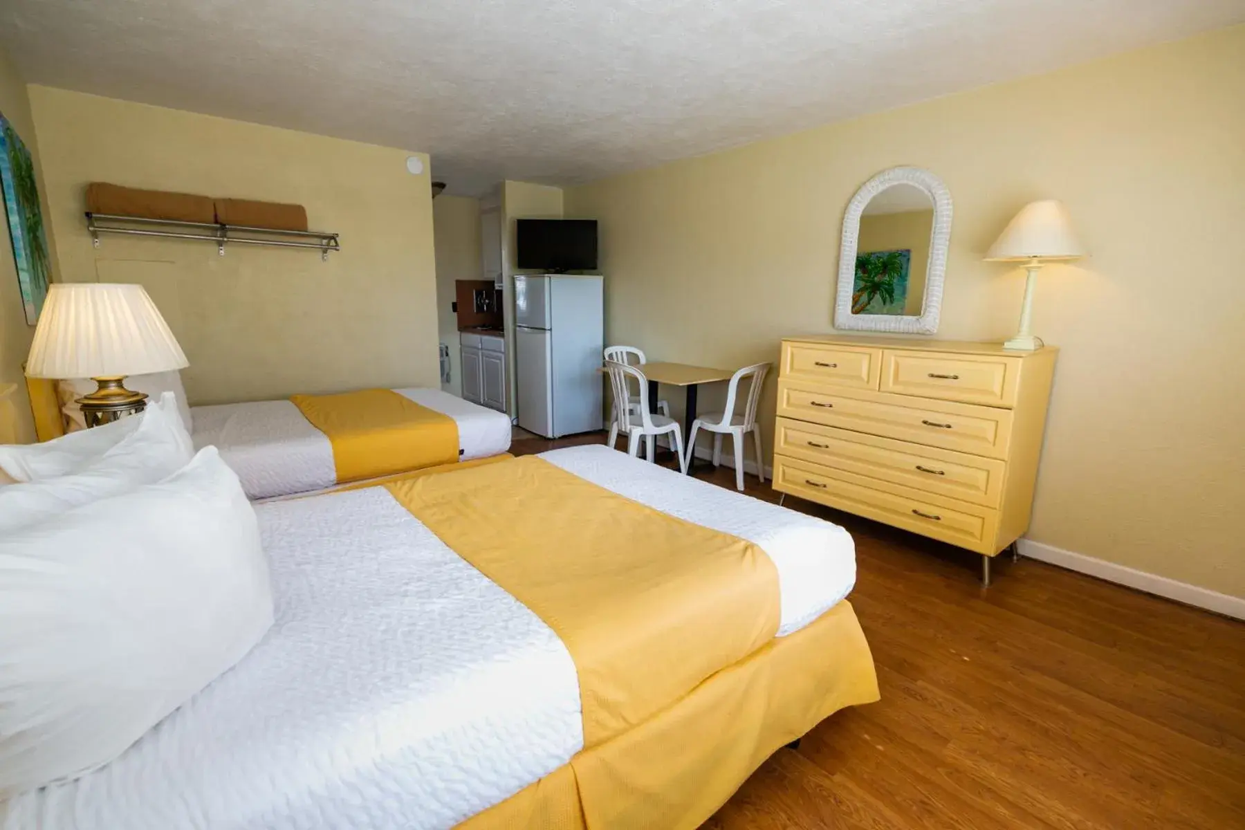 Two Double beds with Kitchenette in American Safari Motel Wildwood Crest Beach Two Double beds with Kitchenette in American Safari Motel Wildwood Crest Beach