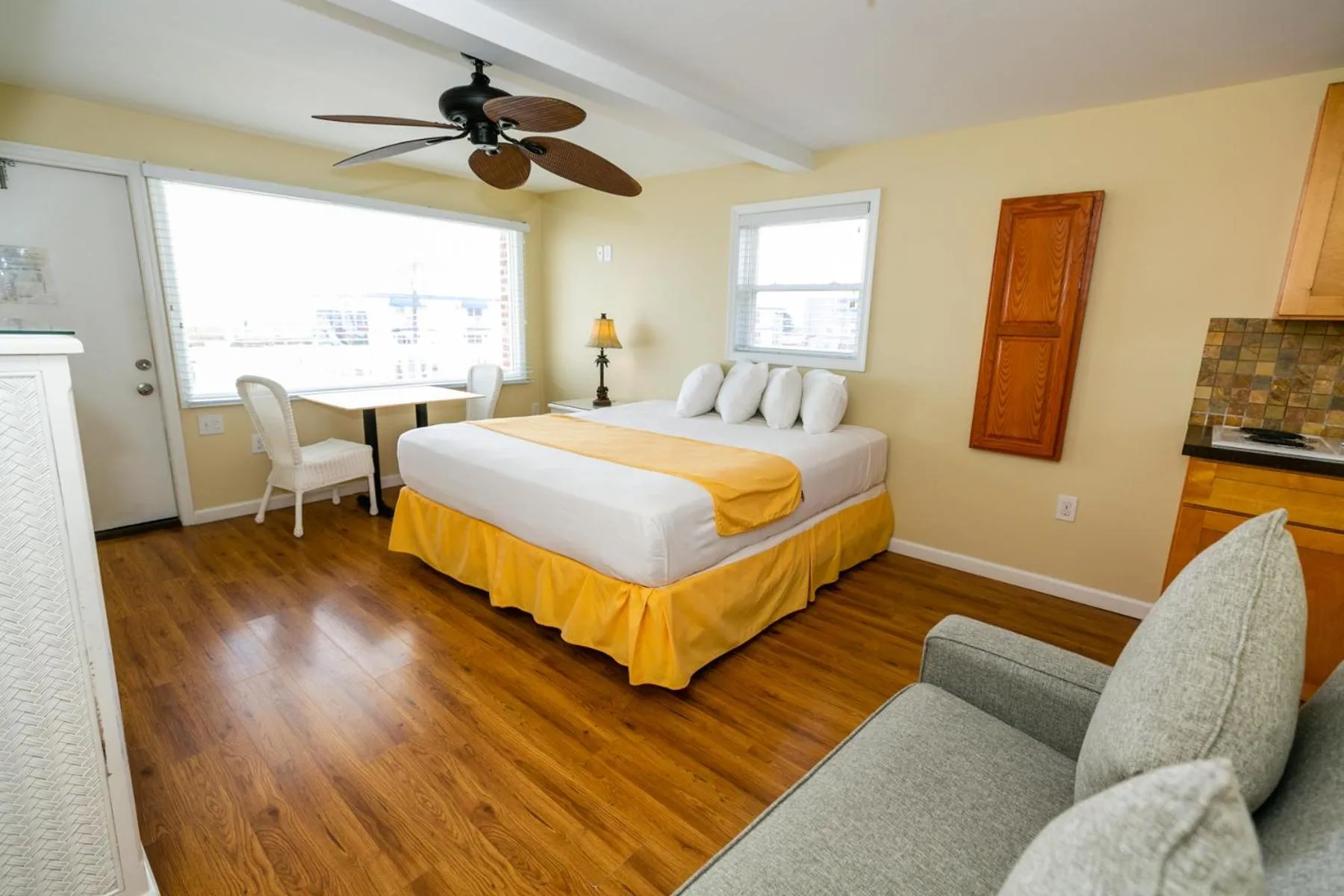 Bed in American Safari Motel Wildwood Crest Beach