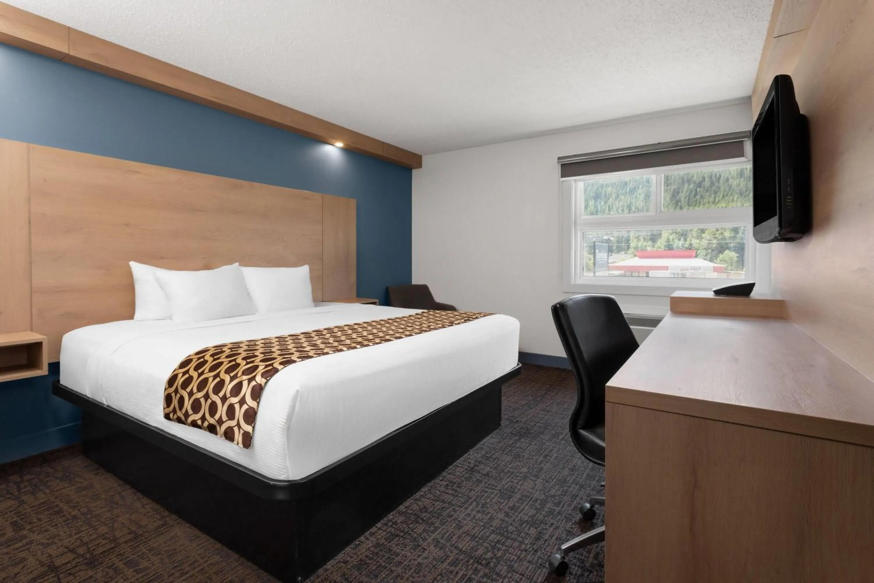 Photo of the whole room, Bed in Travelodge by Wyndham Blairmore