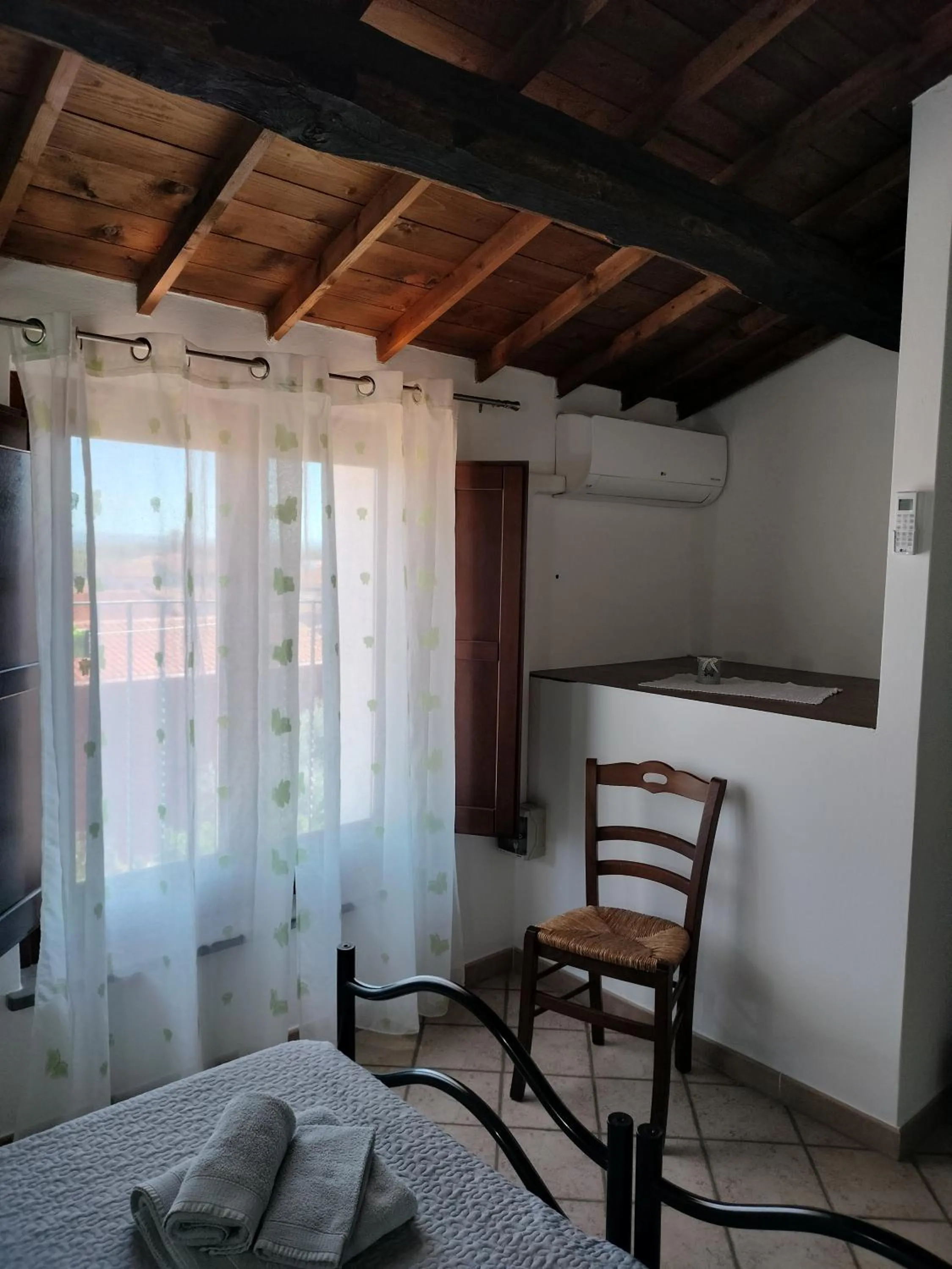 Photo of the whole room, Bed in La Casa Rossa