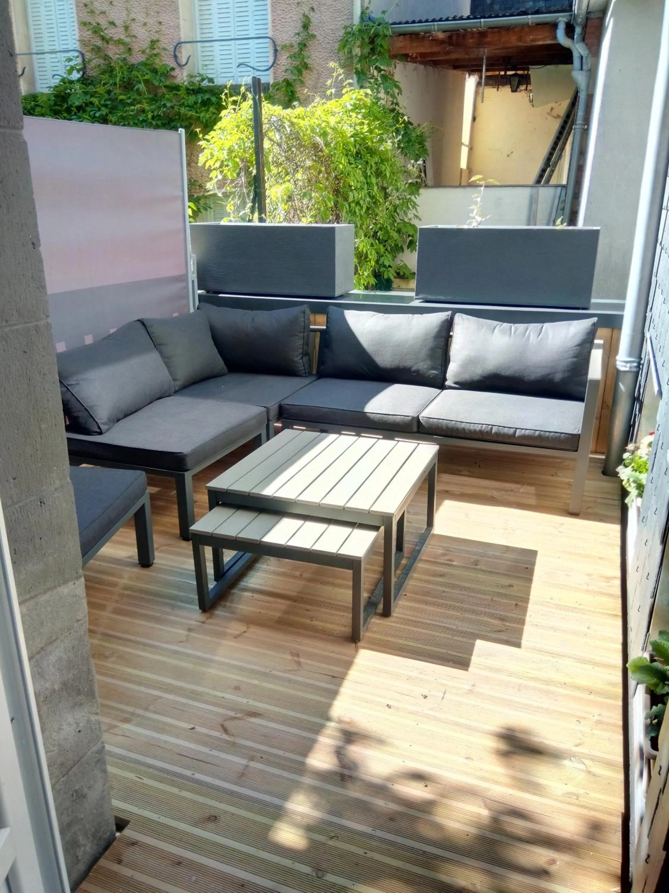 Patio in La Tour Pom'Pin