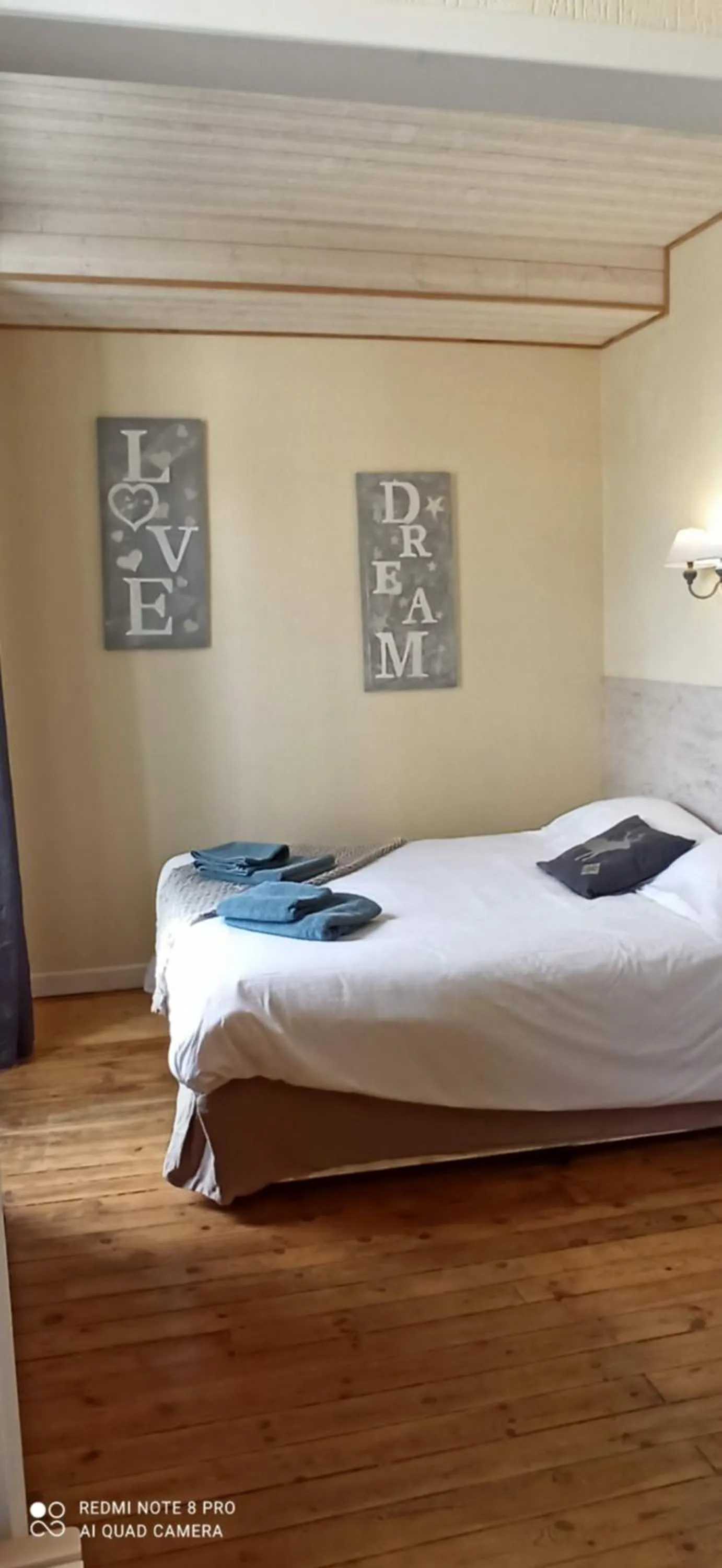 Bed in La Tour Pom'Pin