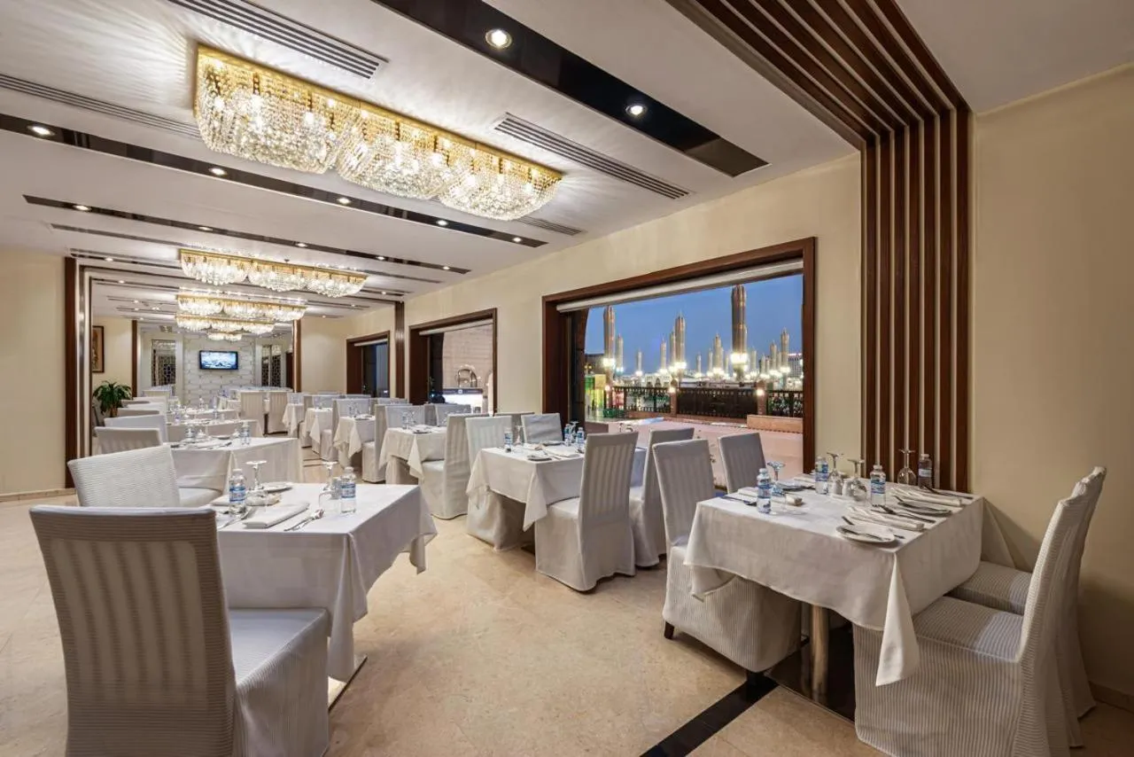 Restaurant/places to eat in Golden Tulip Al-Zahabi