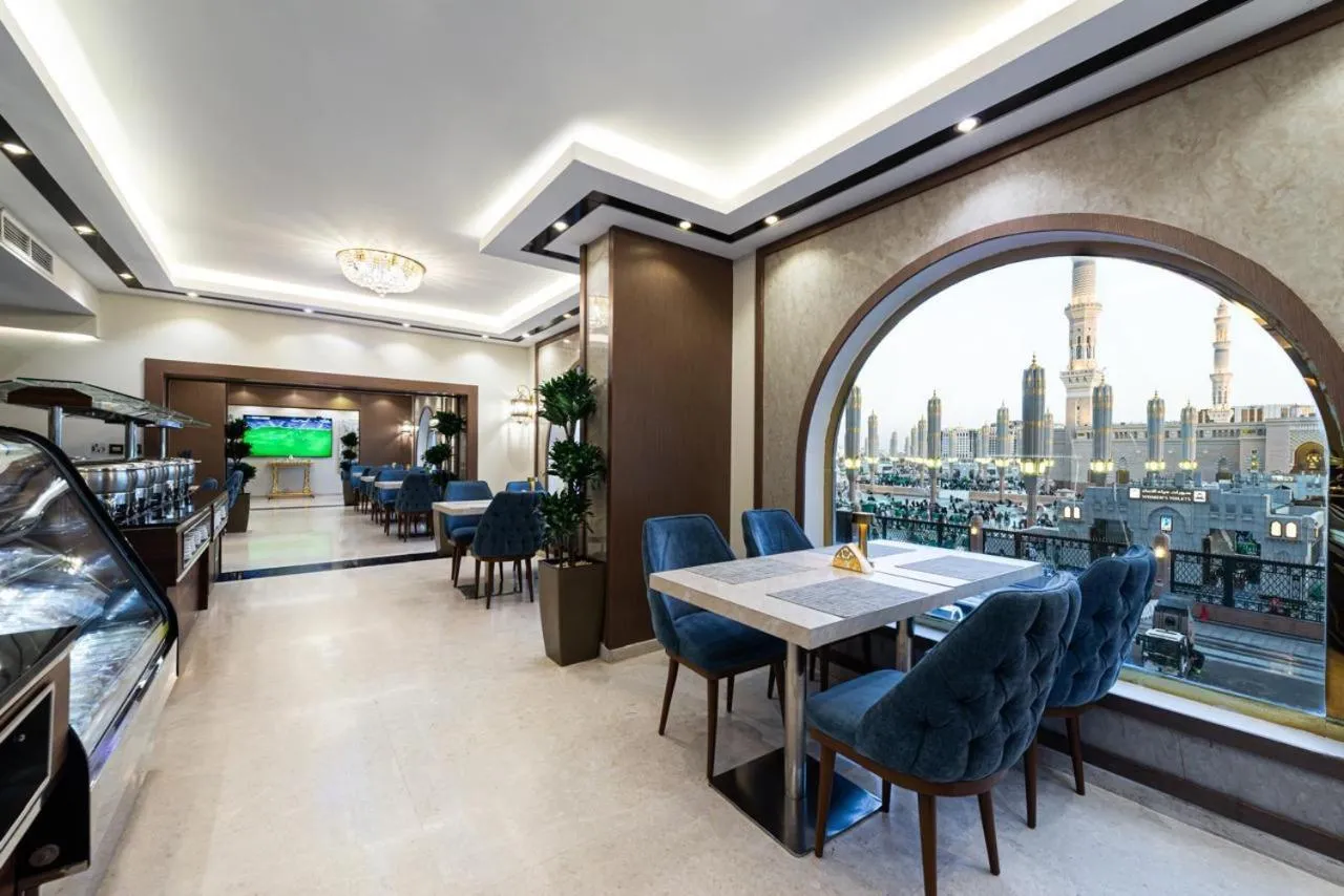 Restaurant/places to eat in Golden Tulip Al-Zahabi