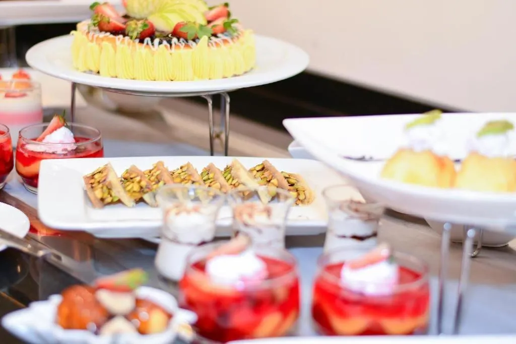 Restaurant/places to eat in Golden Tulip Al-Zahabi