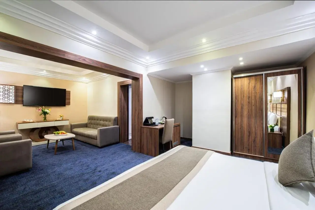 Juniour Suite Haram View in Golden Tulip Al-Zahabi Juniour Suite Haram View in Golden Tulip Al-Zahabi