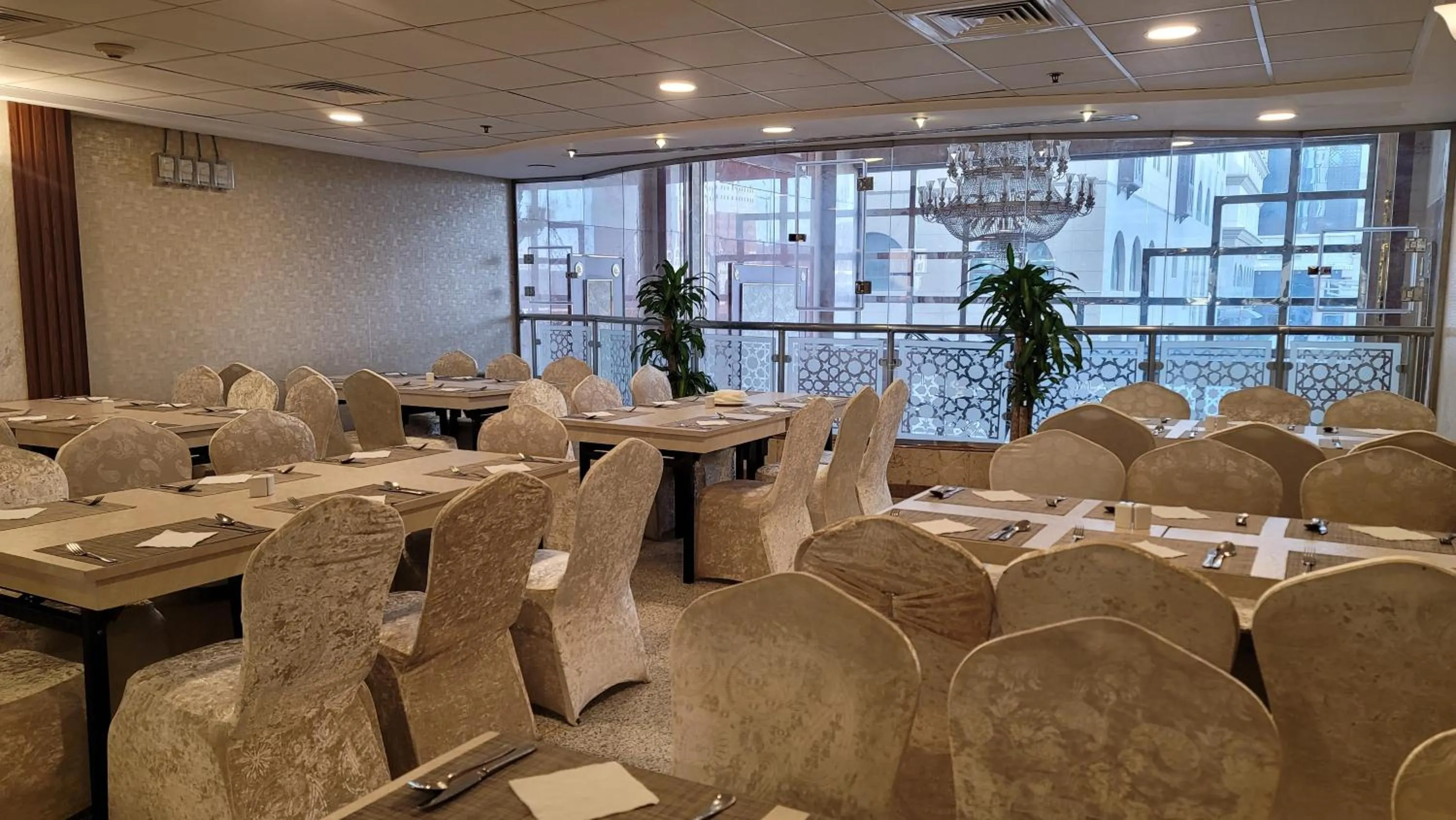 Restaurant/places to eat in Al Ansar Palace Golden Tulip Hotel