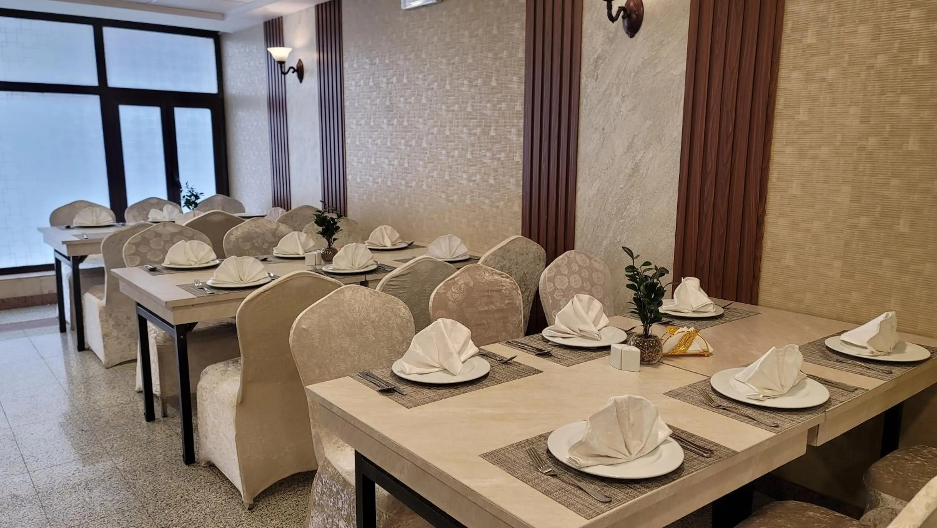 Al Ansar Palace Golden Tulip Hotel